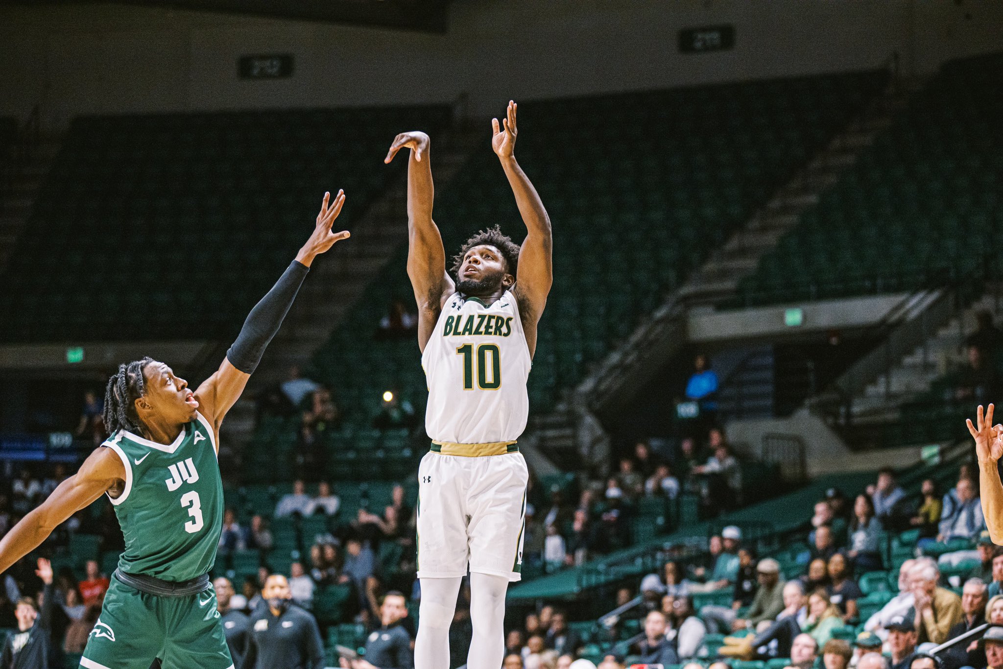 Davis Duo Shines As Blazers Complete Opening Series Sweep - UAB Athletics