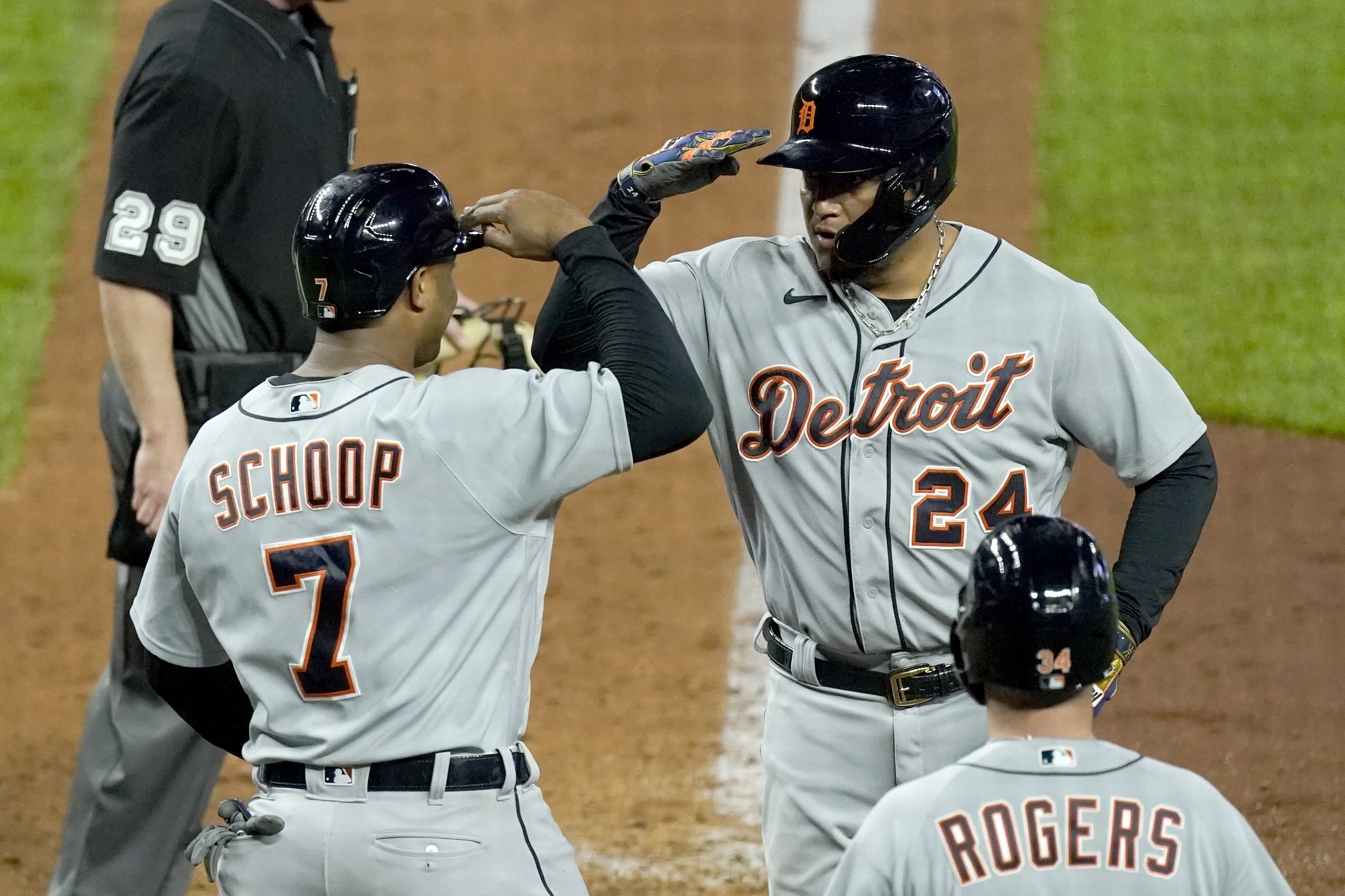 Detroit Tigers' Miguel Cabrera crushes 500th home run