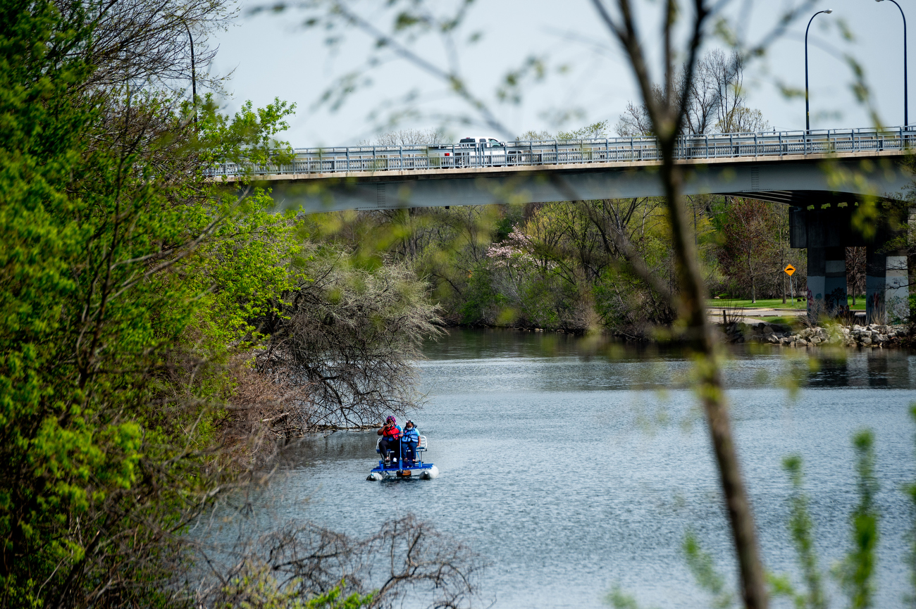 Warm weather draws kayakers, canoers to Gallup Park Canoe Livery