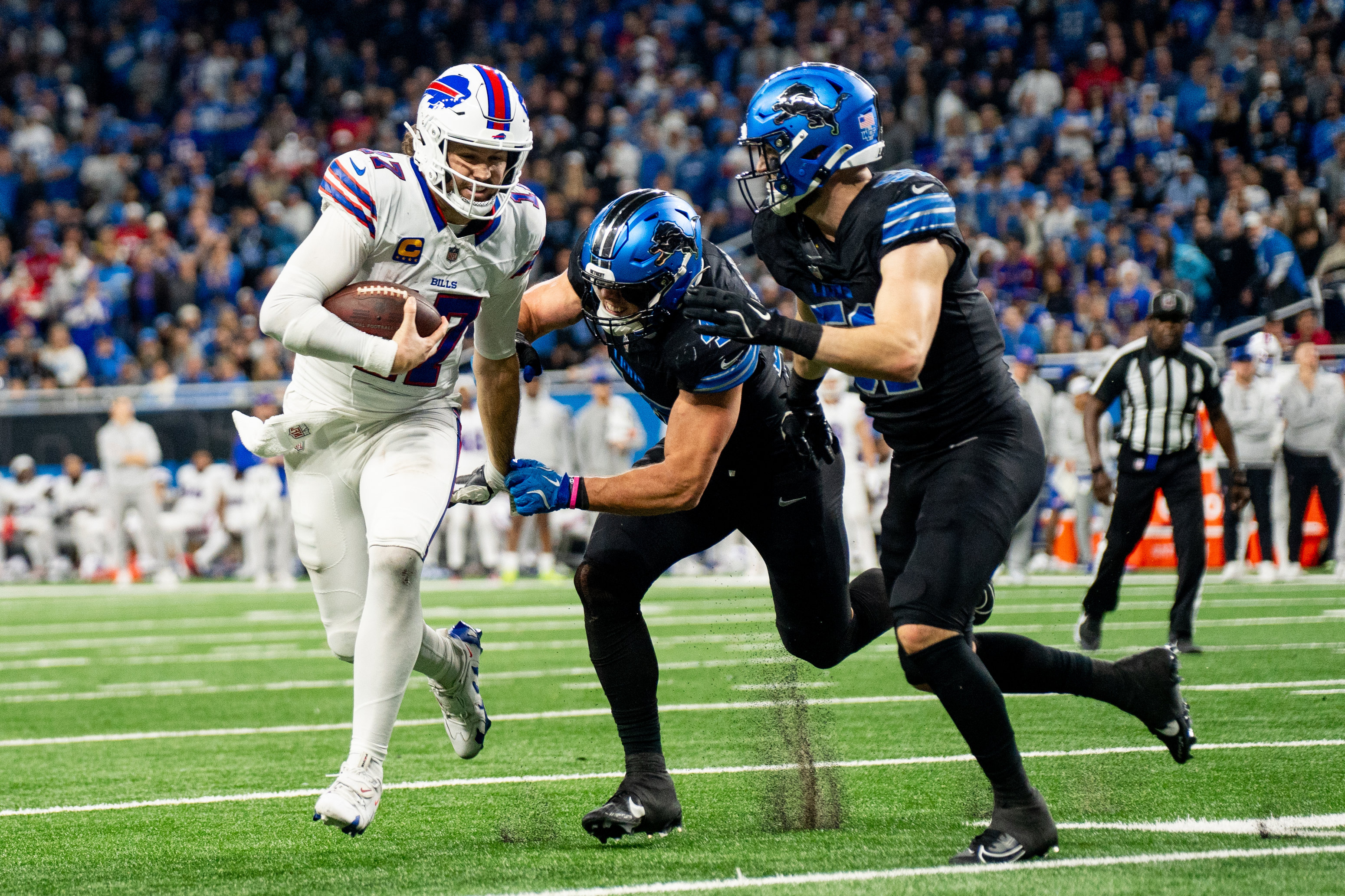 Buffalo Bills quarterback Josh Allen (17) runs the ball during the Detroit Lions game against the Buffalo Bills at Ford Field on Sunday, Dec. 15, 2024. Lions lost to the Bills, 48-42.