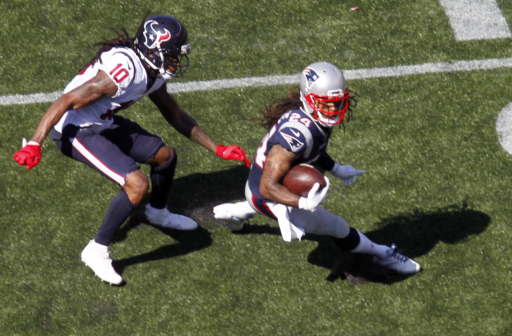 Patriots corner Stephon Gilmore gets best of Cardinals DeAndre Hopkins