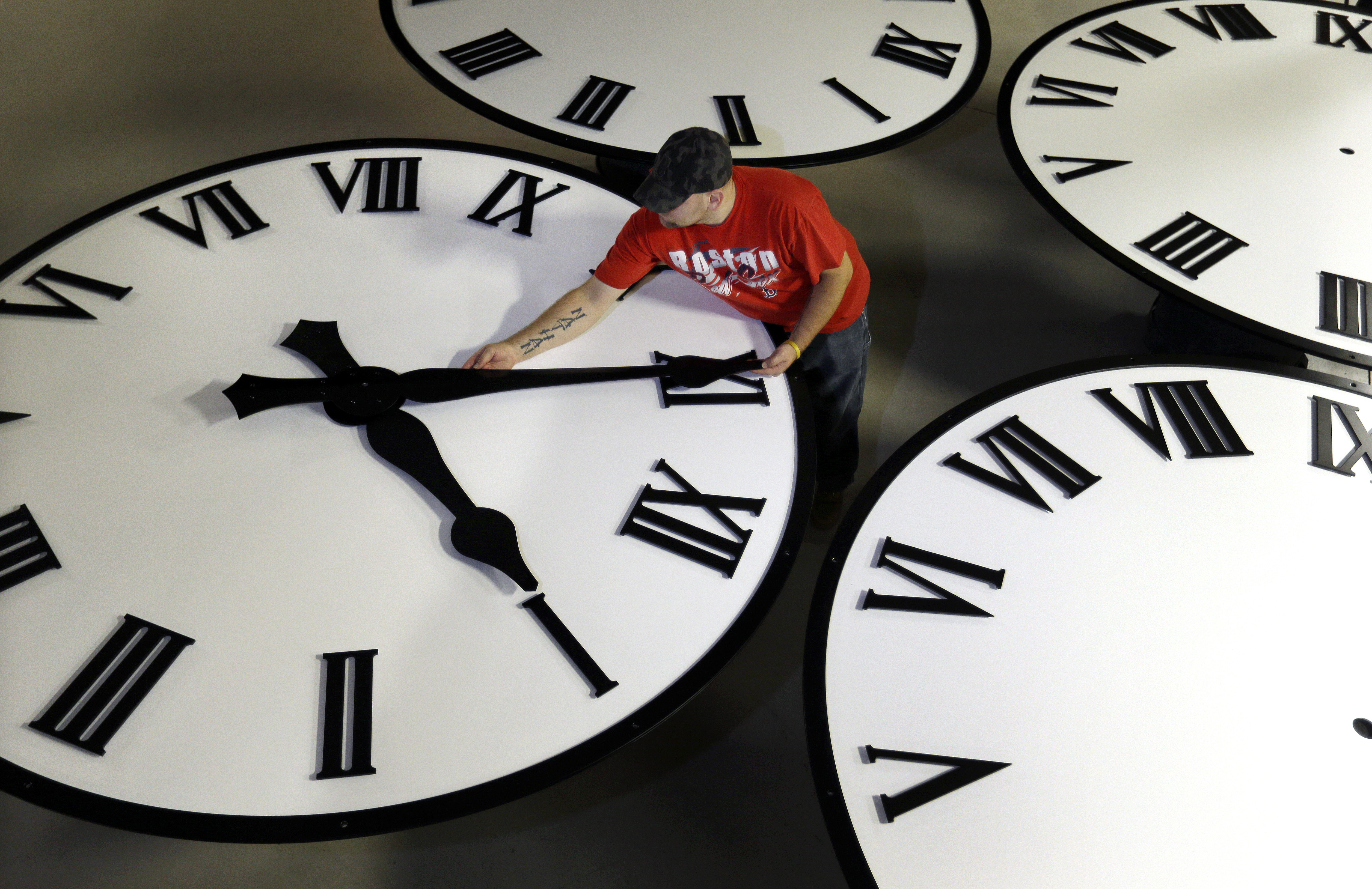 When does daylight saving time end in 2023? 