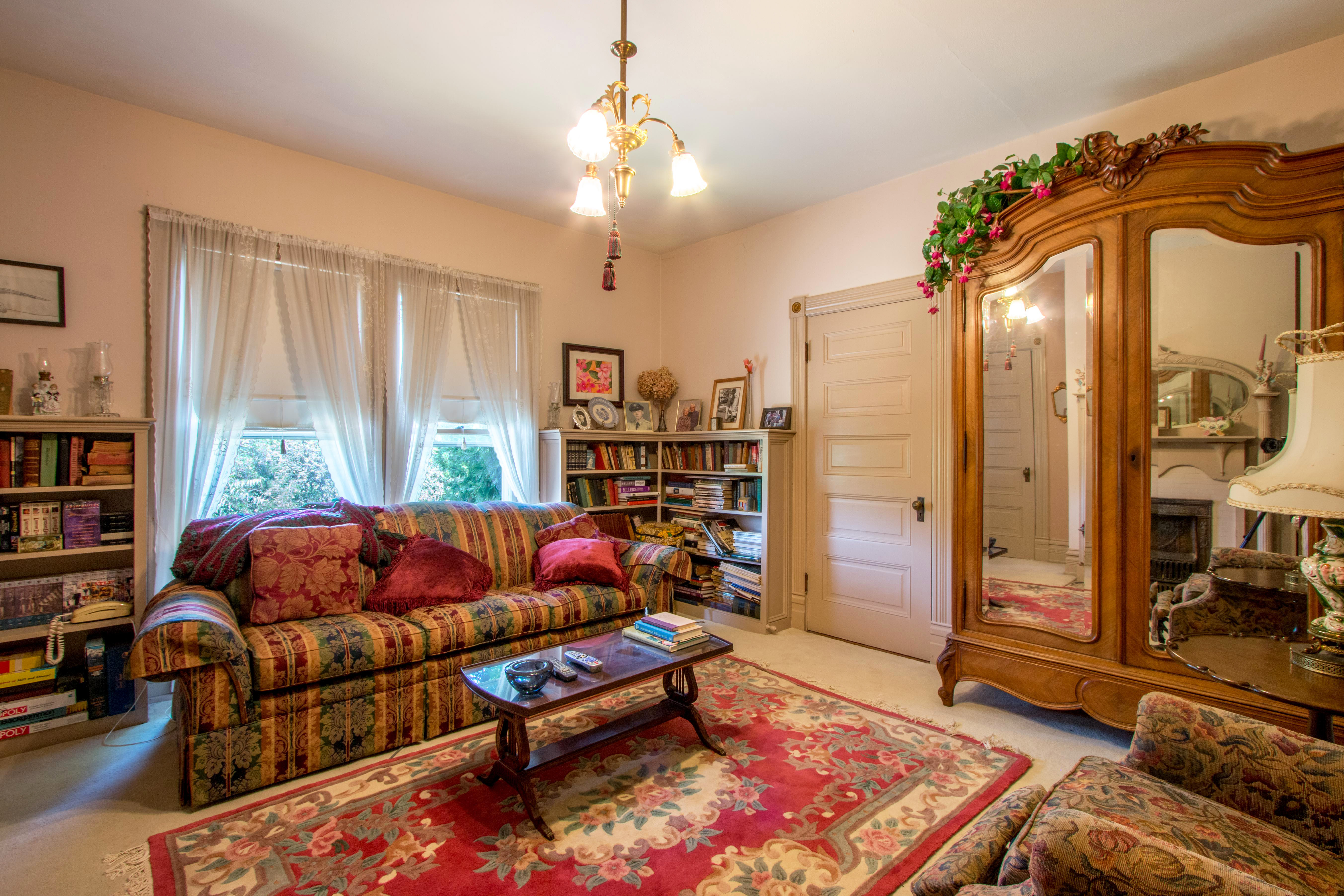 Gorgeous Suzanne Paul's Former Home For Sale - Mansion Fit For An Informercial Queen Picture for Desktop Gorgeous Suzanne Paul's Former Home For Sale - Mansion Fit For An Informercial Queen Picture for Desktop