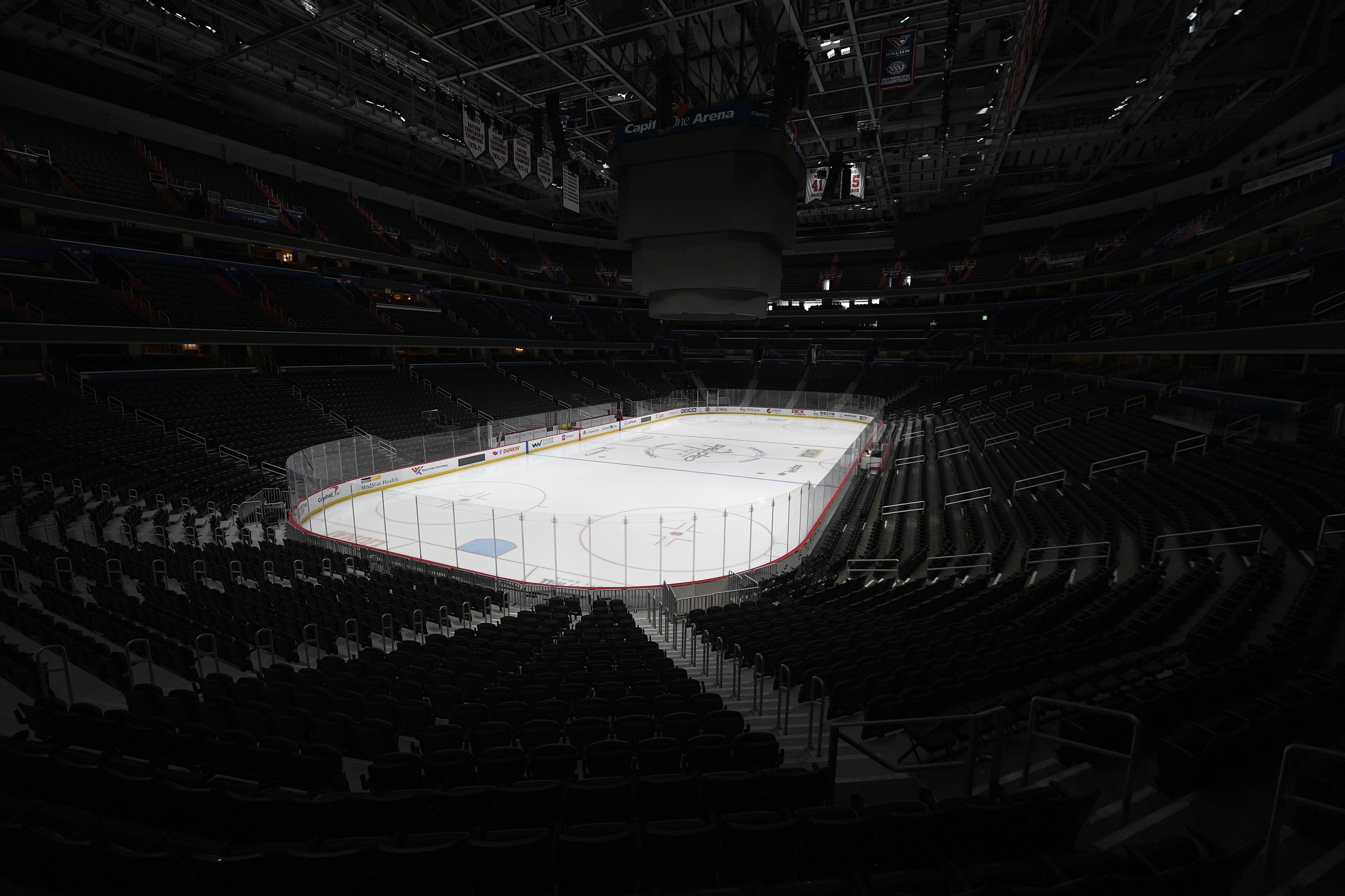 Арена без. Capital one Arena НХЛ. Хоккейная Арена NHL. Хоккейная Арена Оттава Сенаторз. Хоккейная Арена в Канаде.