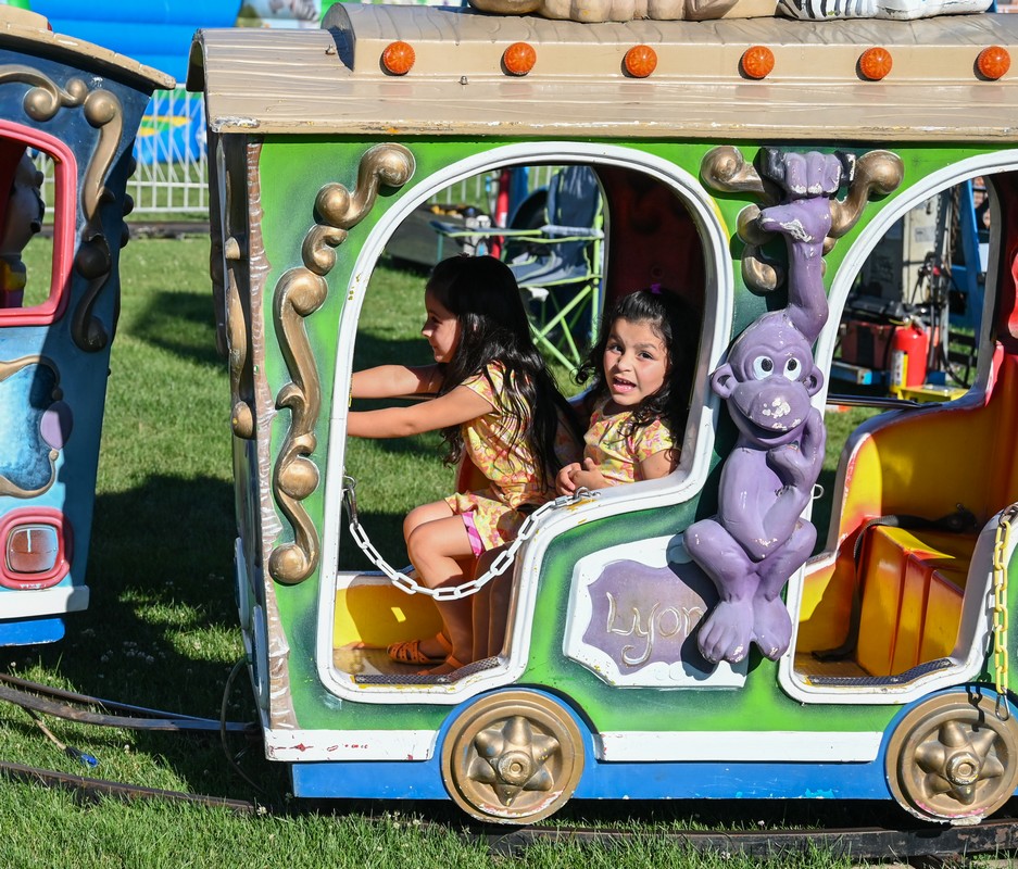 Rotary Club’s Carnival draws crowds to East Longmeadow (photos