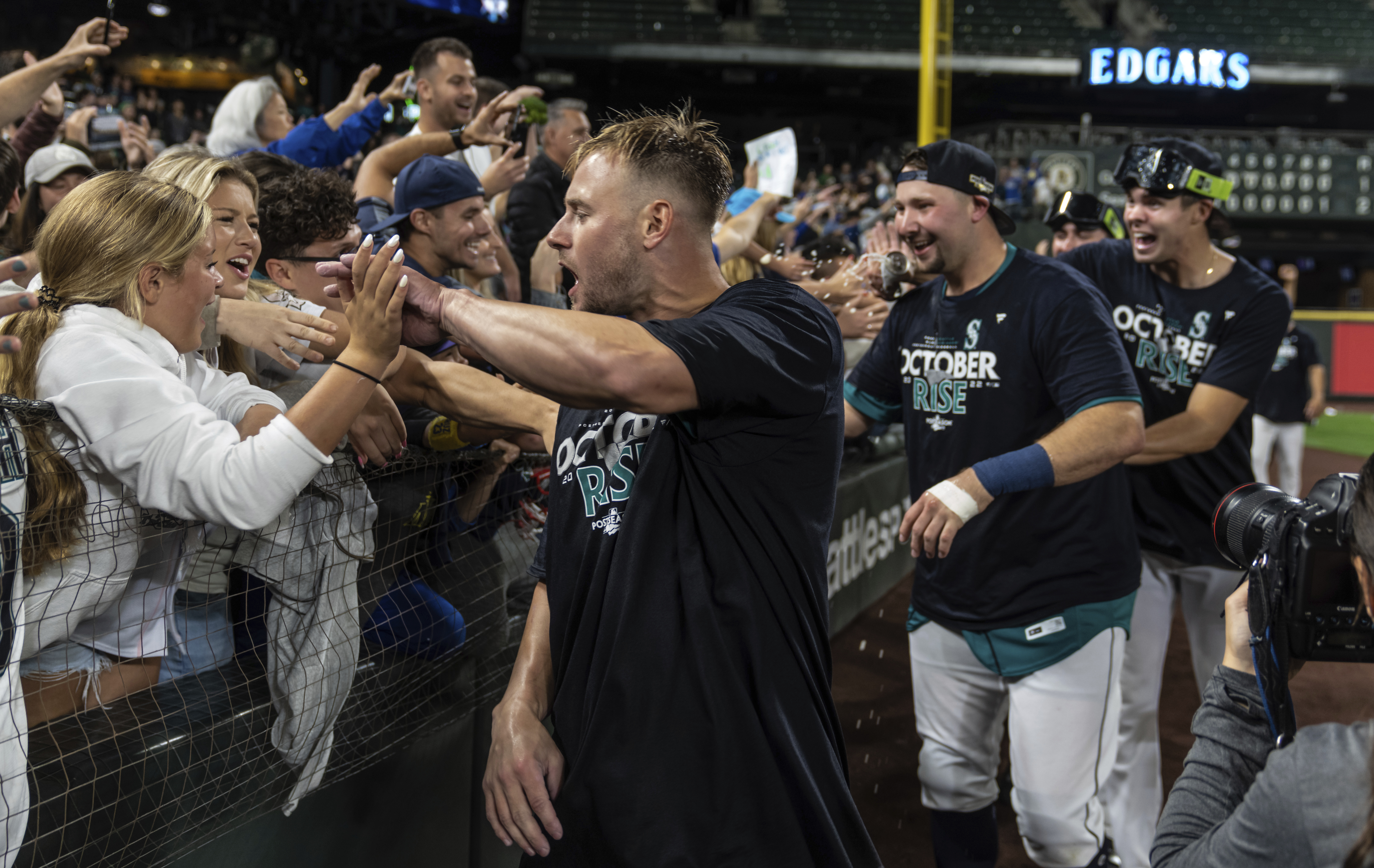 Cal Raleigh implores Mariners to get better, show commitment to winning  after missing out on playoffs
