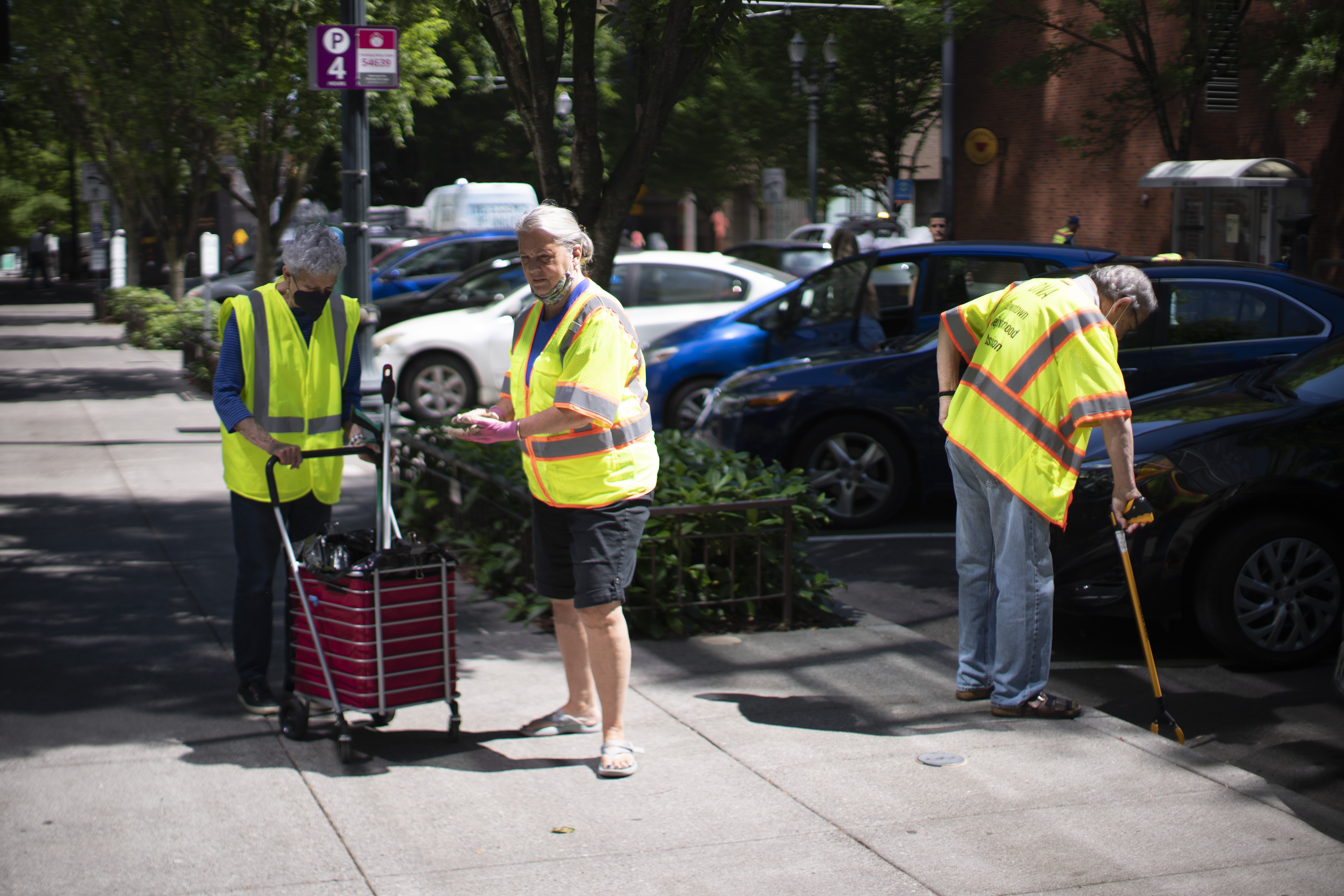 Downtown Neighborhood Association members clean up trash in downtown ...