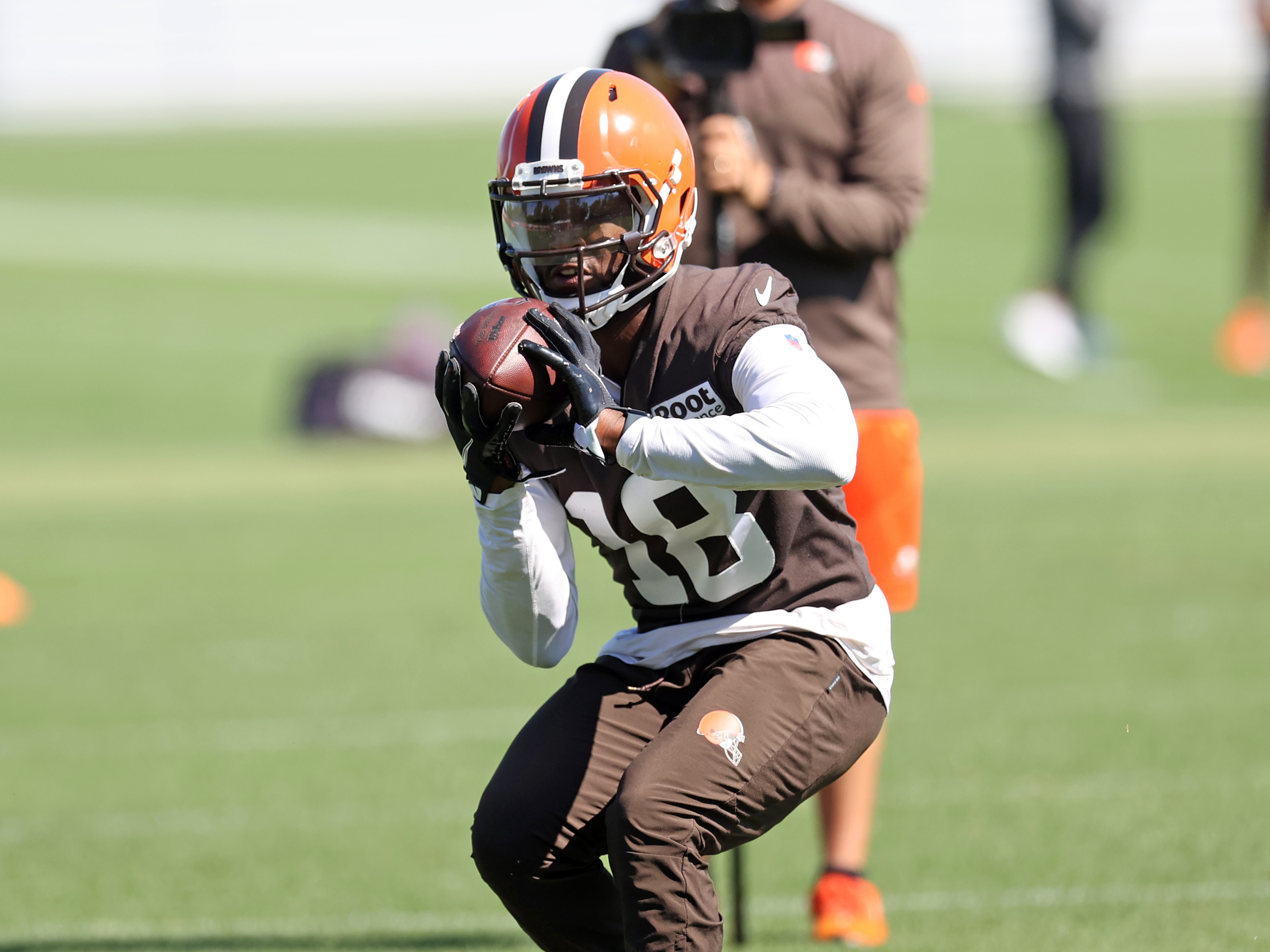 Browns rookie receiver David Bell suffered a stress fracture during the  spring, confident in his return to practice field 