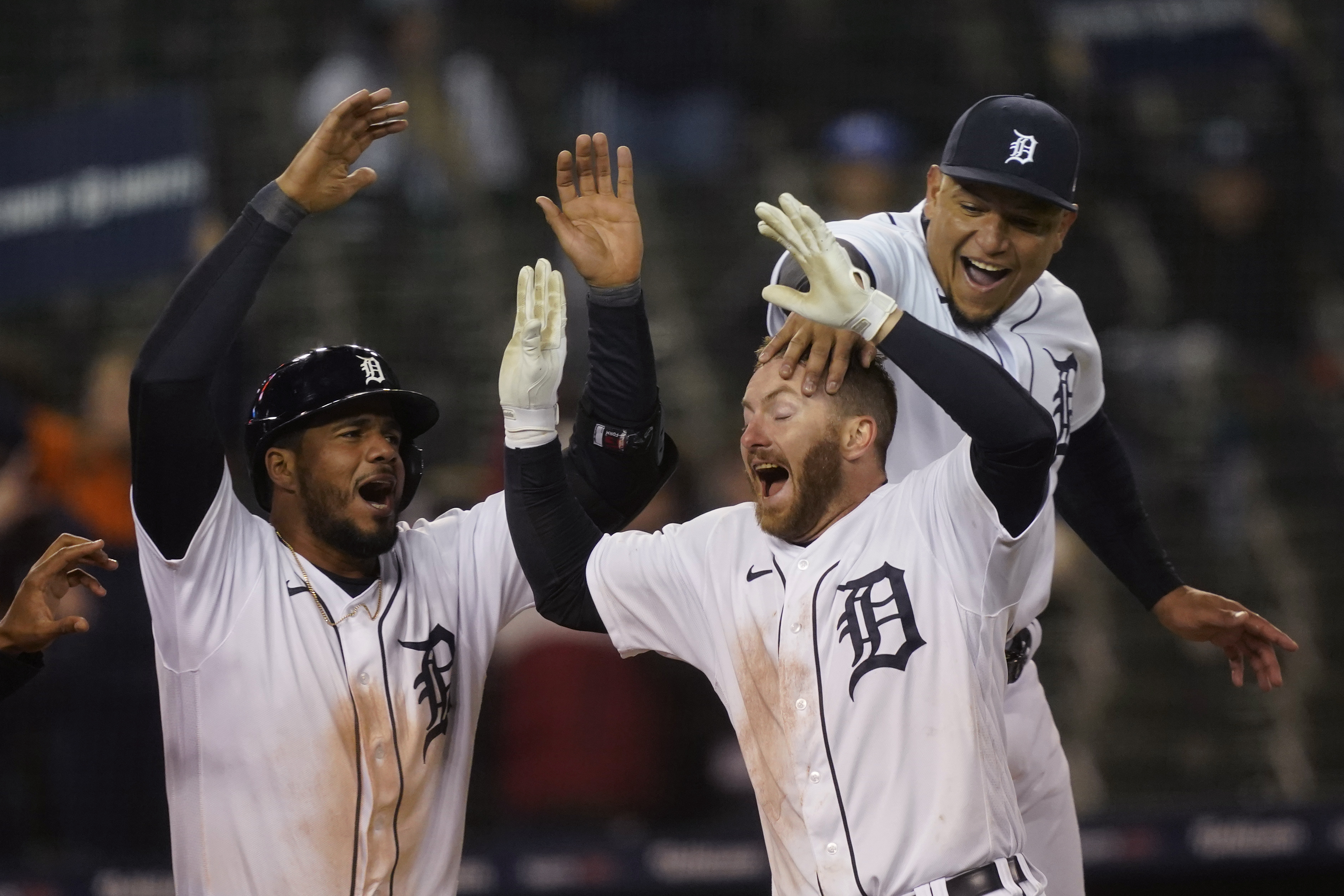 Tigers stumble after Manning's brilliant start, but rally to beat Yankees  in 10