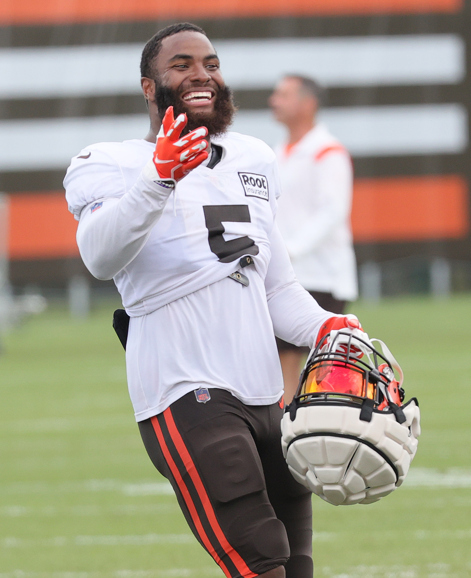 Steelers' Antonio Brown alters jerseys to root for Cleveland Browns