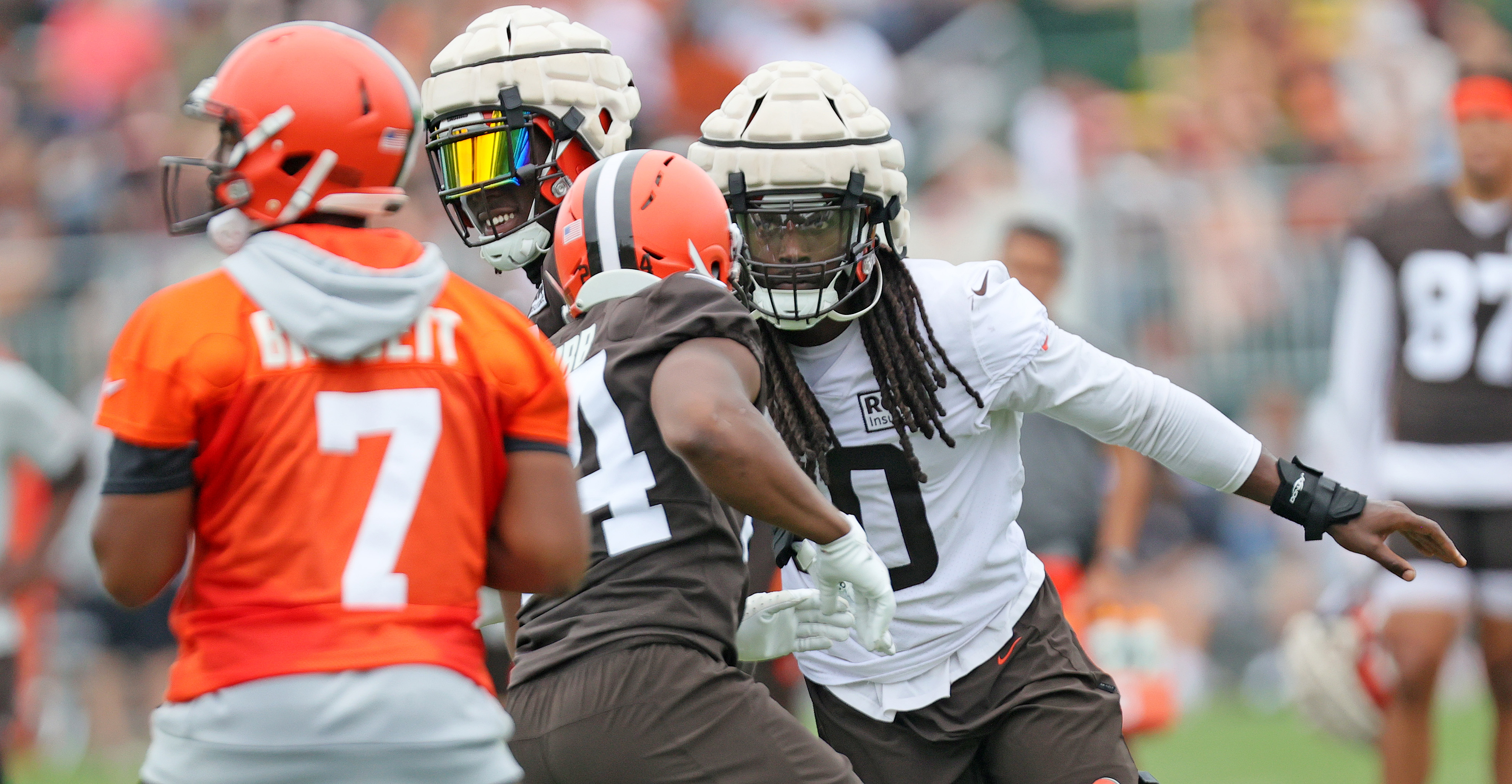 Jadeveon Clowney of the Cleveland Browns rushes the line of