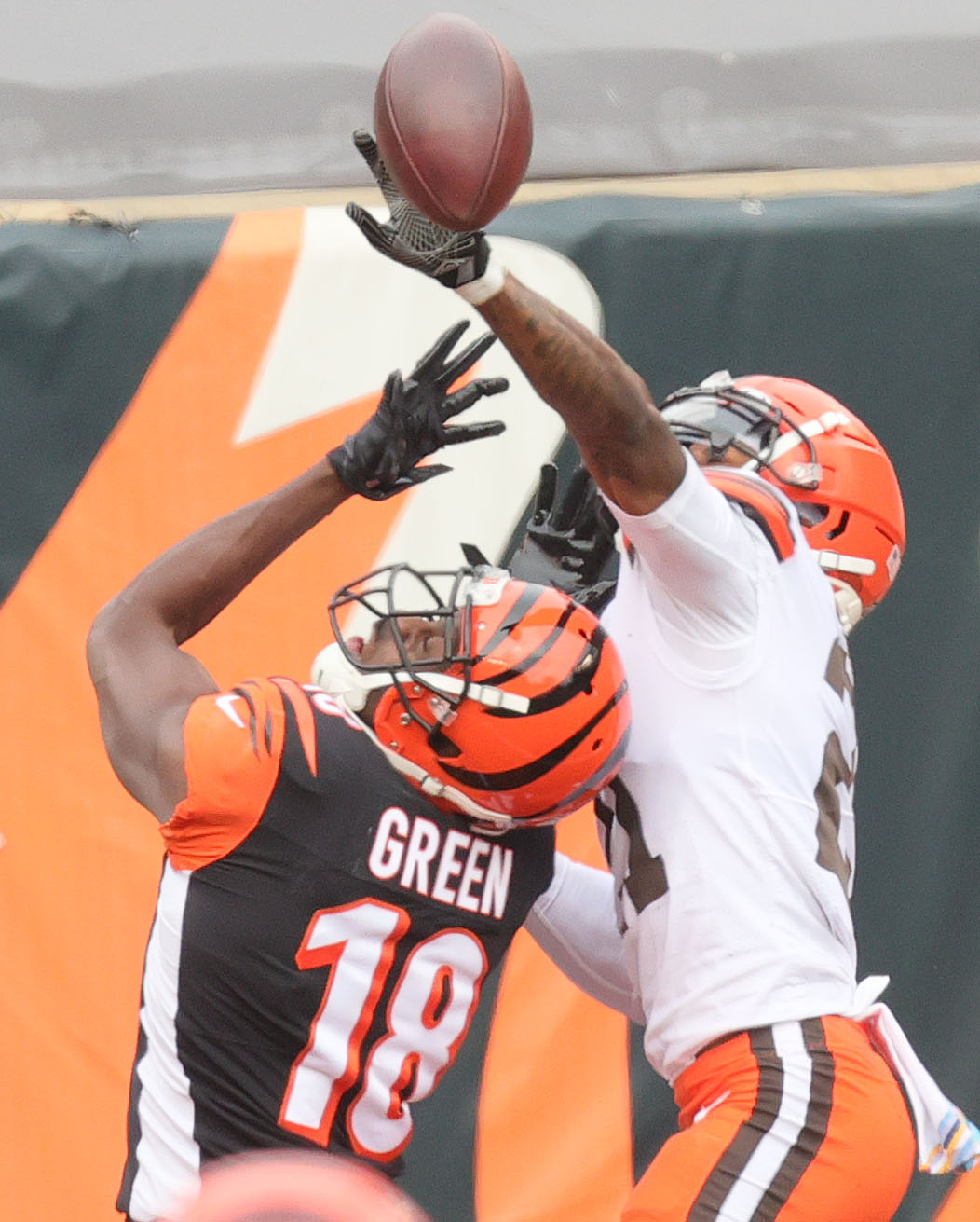 Green's hail-mary catch helps Bengals beat Browns