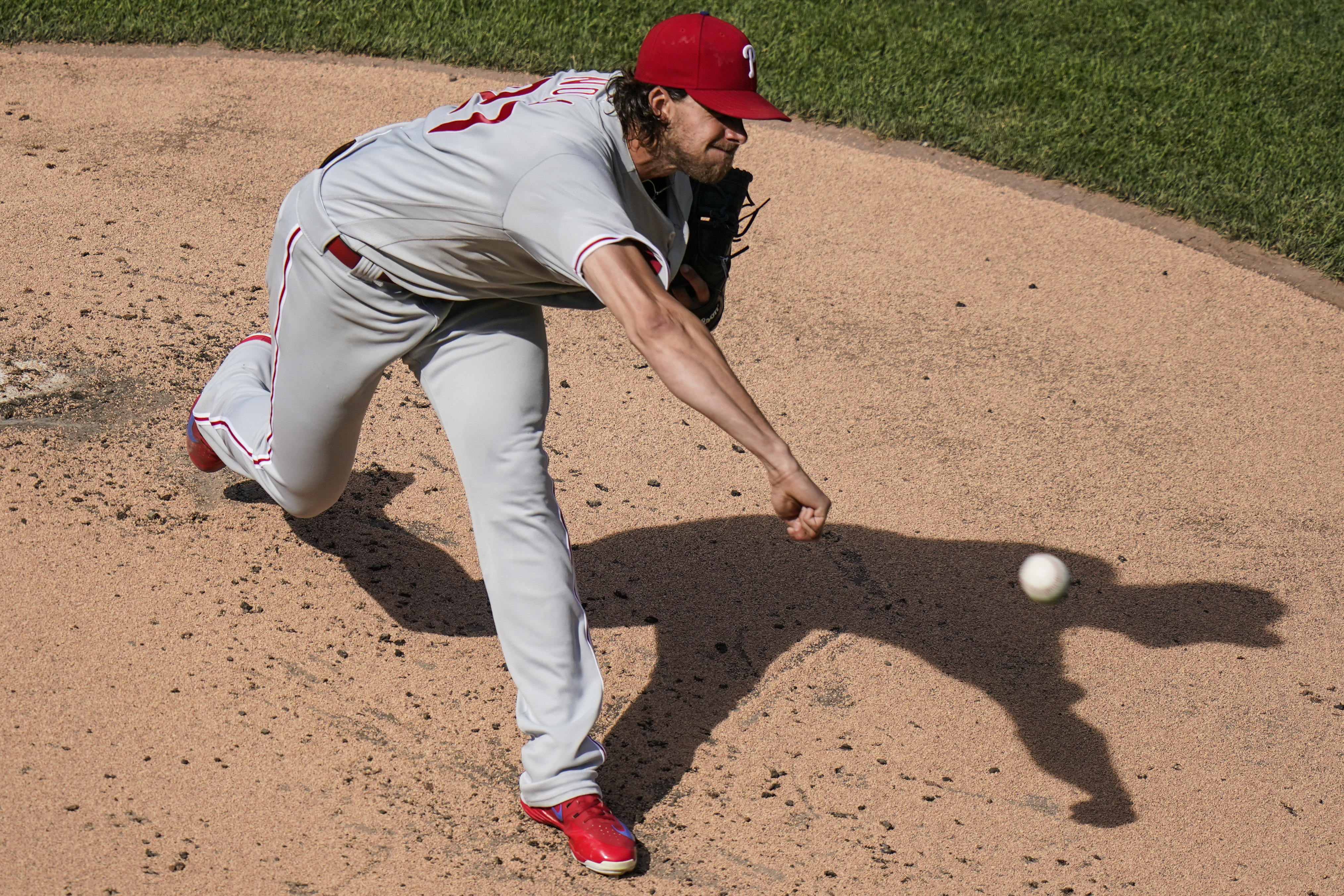 Boston Red Sox Pitcher Mauricio Llovera throws a pitch during the MLB  News Photo - Getty Images
