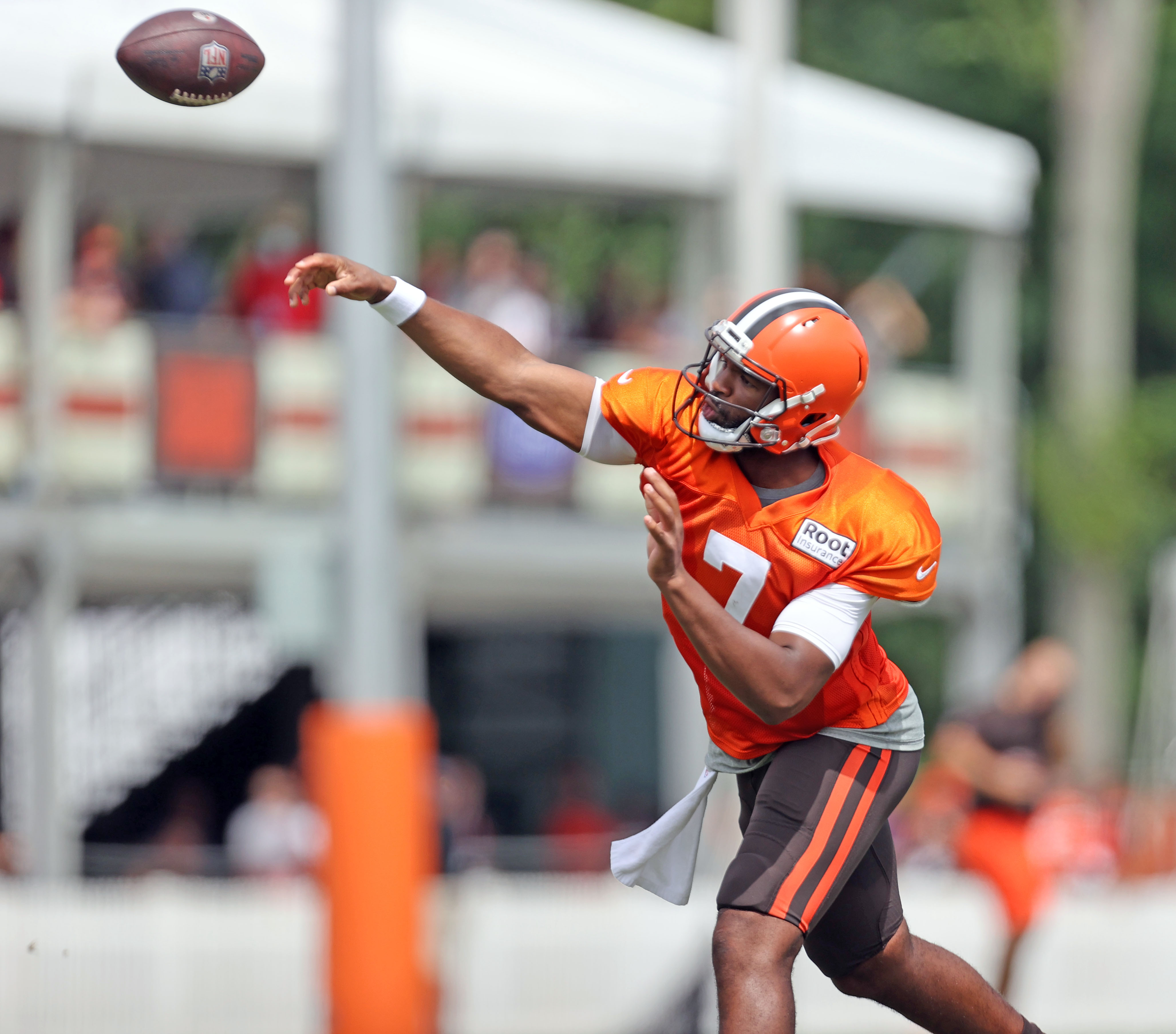 Berea, United States. 03rd Aug, 2022. Cleveland Browns quarterback Deshaun  Watson (4) looks to pass during training camp in Berea, Ohio, on Wednesday,  August 3, 2022. Photo by Aaron Josefczyk/UPI Credit: UPI/Alamy