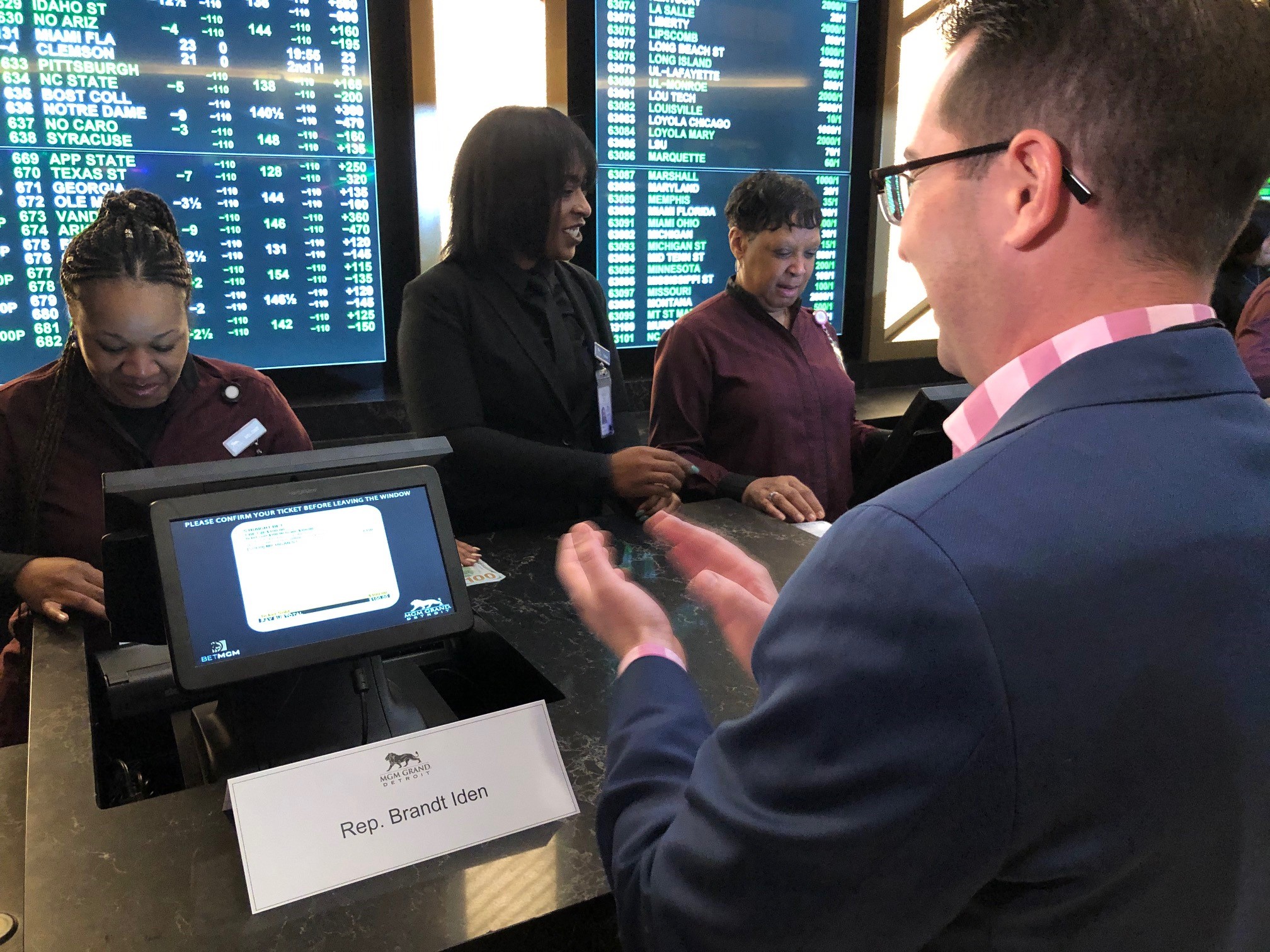 Online wagering imminent in Michigan as lawmakers prepare to take up  licensing rules - mlive.com