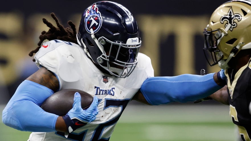 Derrick Henry in a Throwback Houston Oiler uniform with number 2 jersey  instead of 22. : r/Tennesseetitans