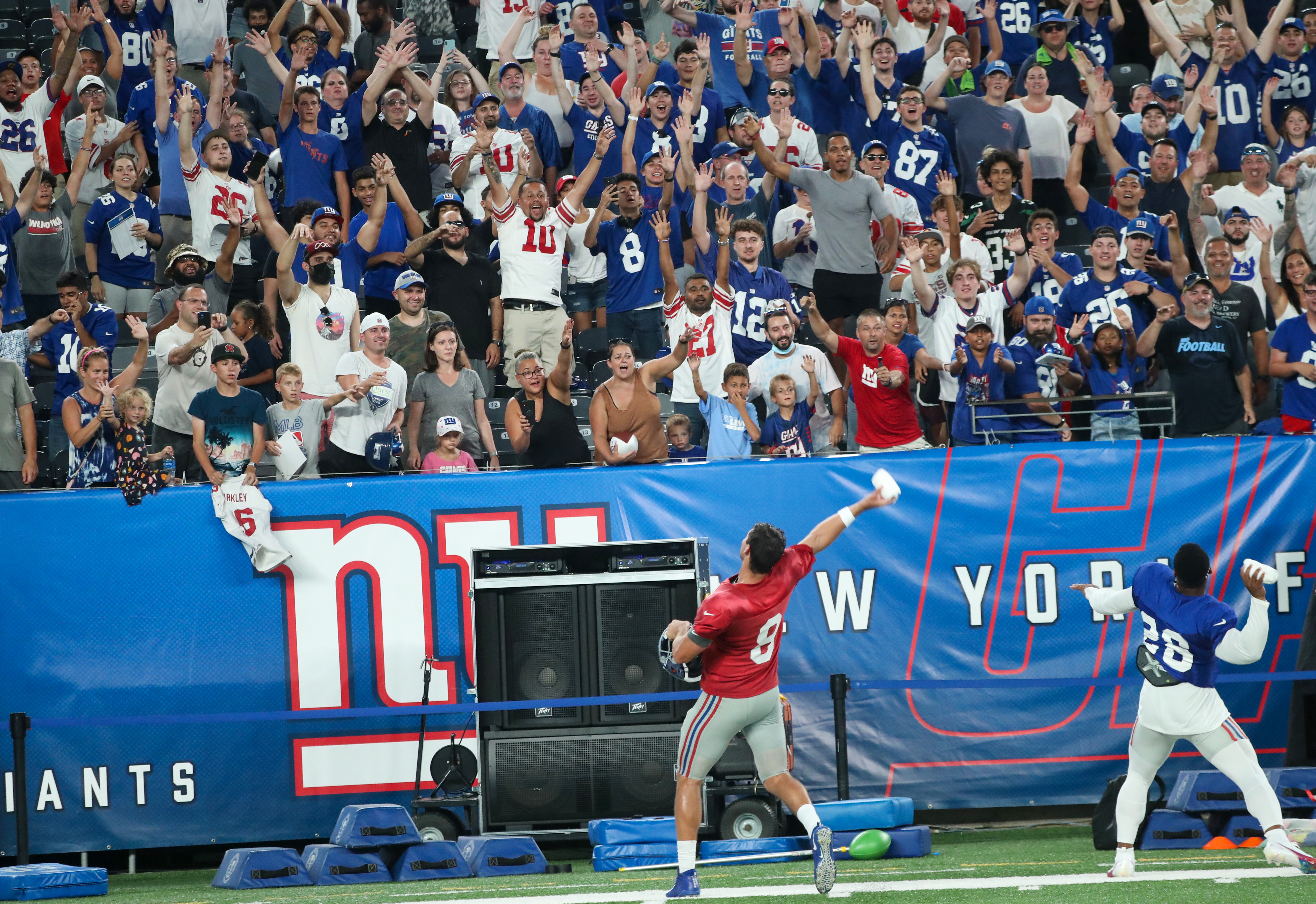 NY Giants' Evan Engram pulls down unbelievable TD catch against