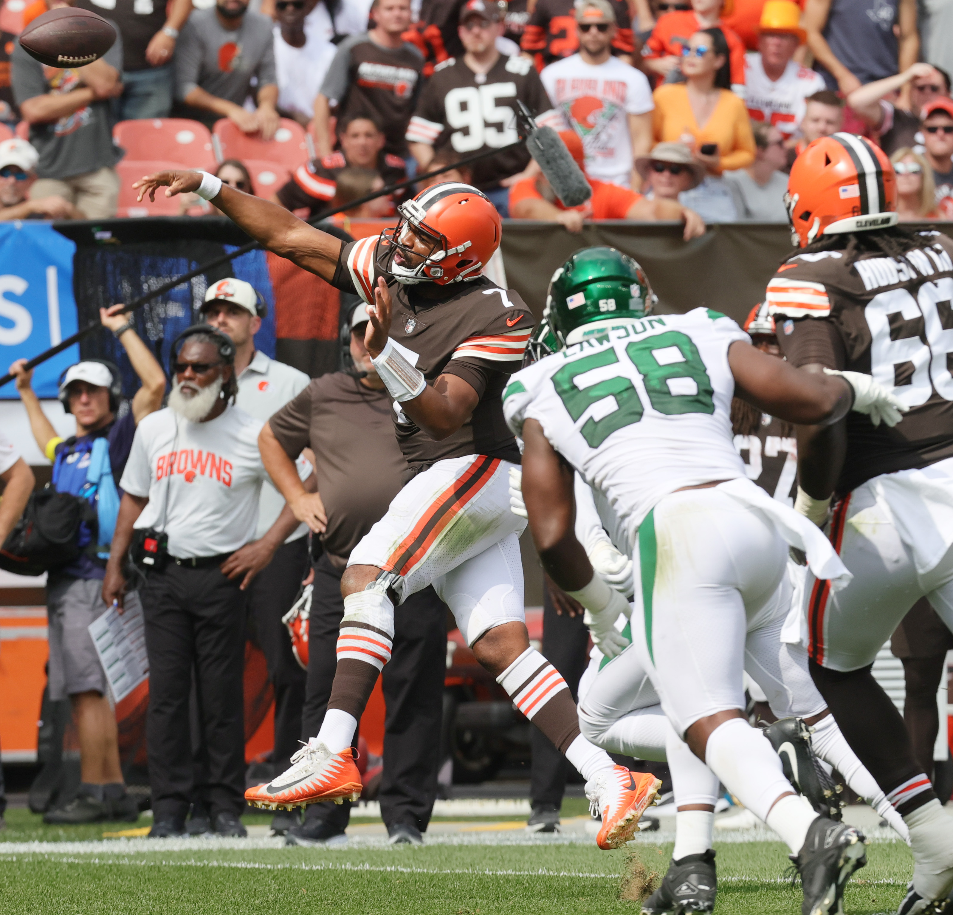 How Jacoby Brissett, David Njoku and the rest of the Browns offense graded  vs. the Steelers 