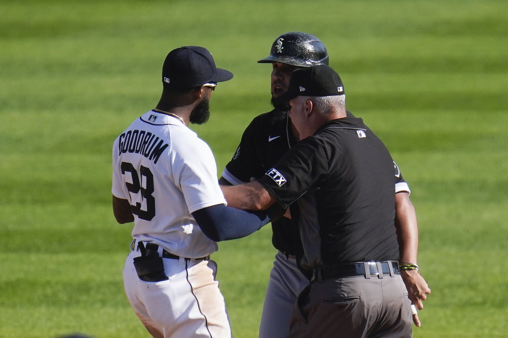 Benches Clear, Tensions Rise Between White Sox and Orioles - On