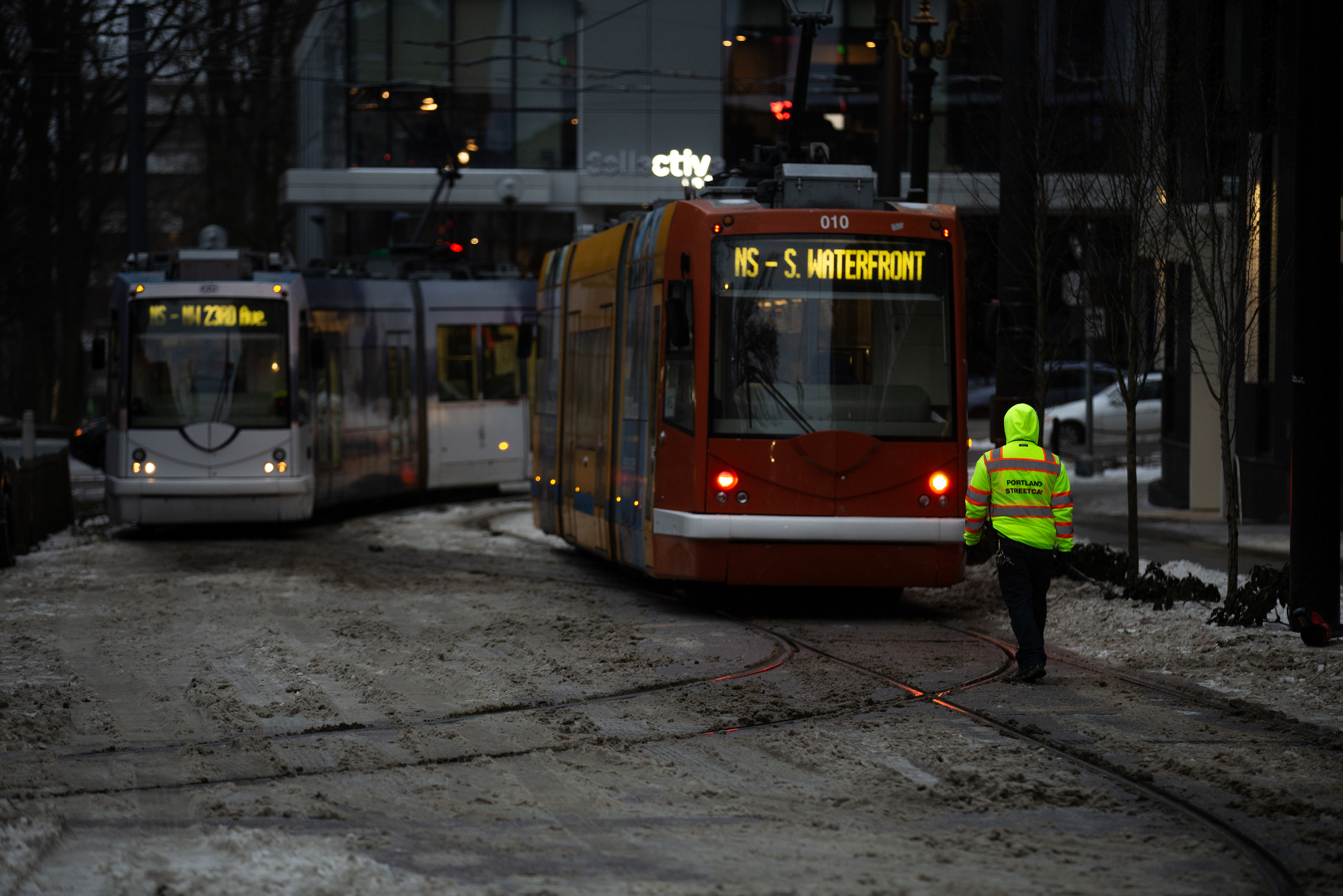 TriMet, C-Tran warn of delayed buses early Wednesday as ice remains on area  roads 