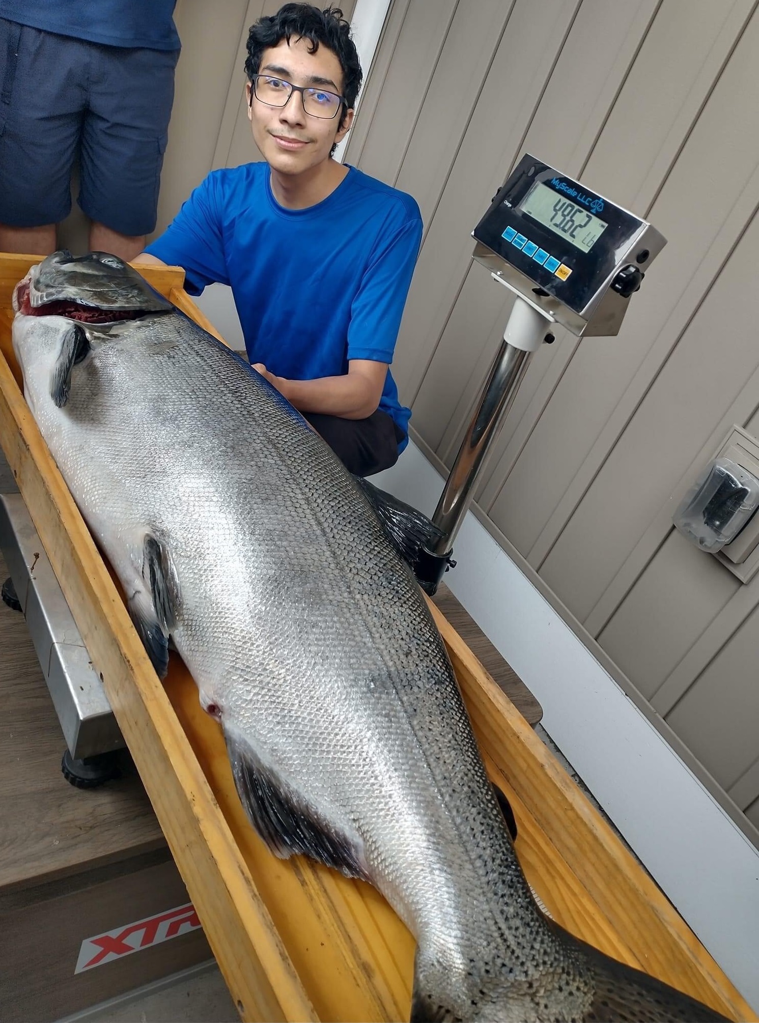 Teen catches 47.86-pound Chinook salmon, besting Michigan record that has  stood since 1978 