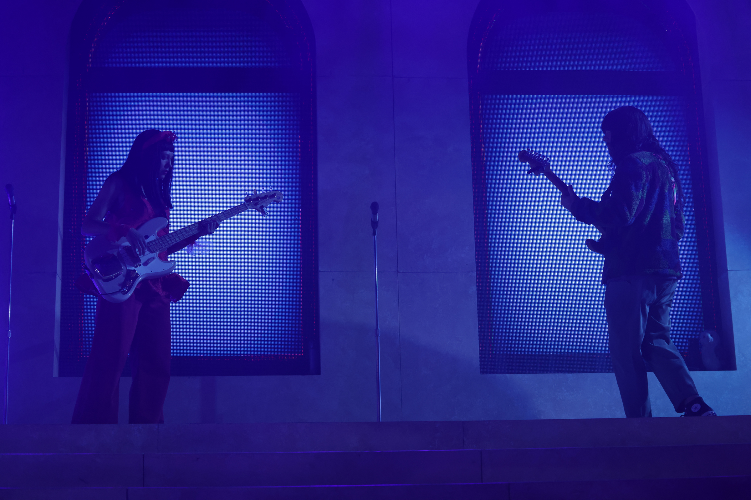 Khruangbin warms up a chilly Jacobs Pavilion with psychedelic mix