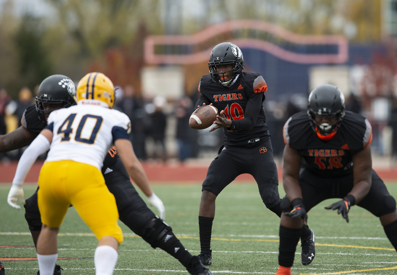 Detroit Lions star gives West Michigan varsity football team pre