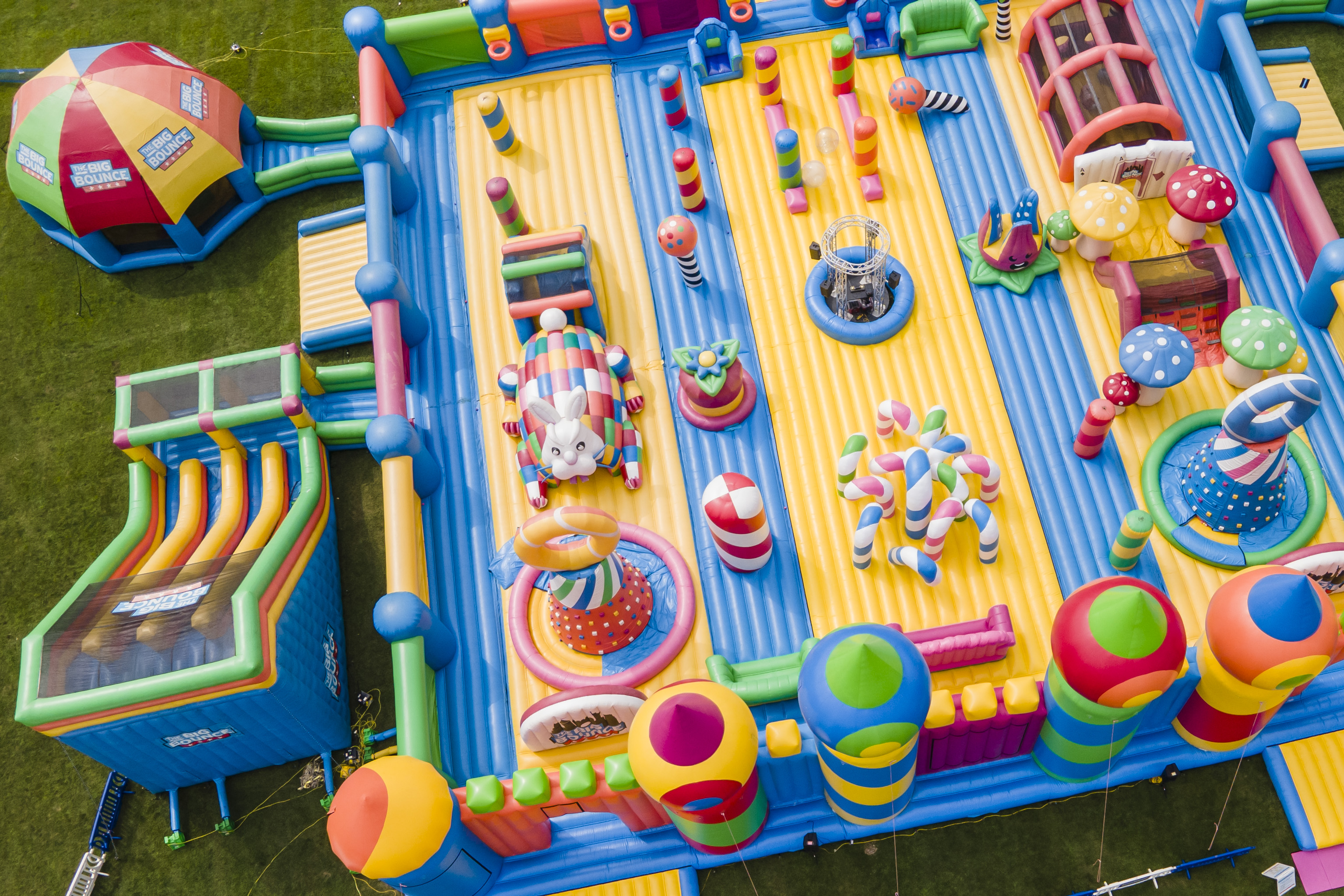 World's biggest bounce house comes to Frankenmuth - mlive.com