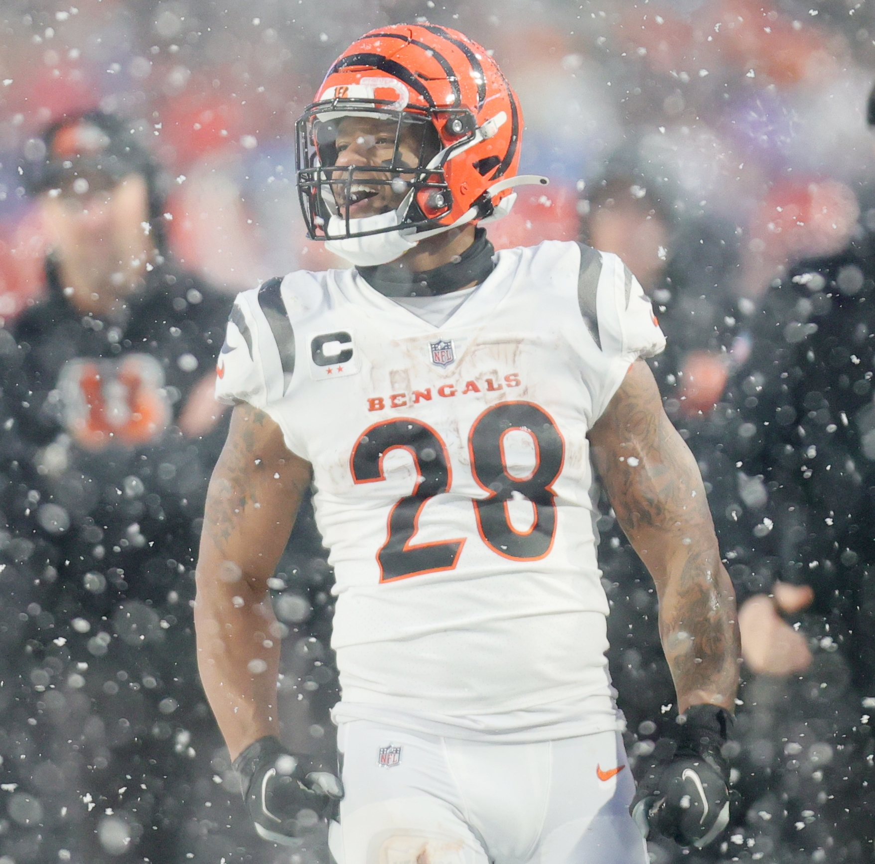 Cincinnati Bengals running back Joe Mixon (28) celebrates after his  touchdown during the second half of