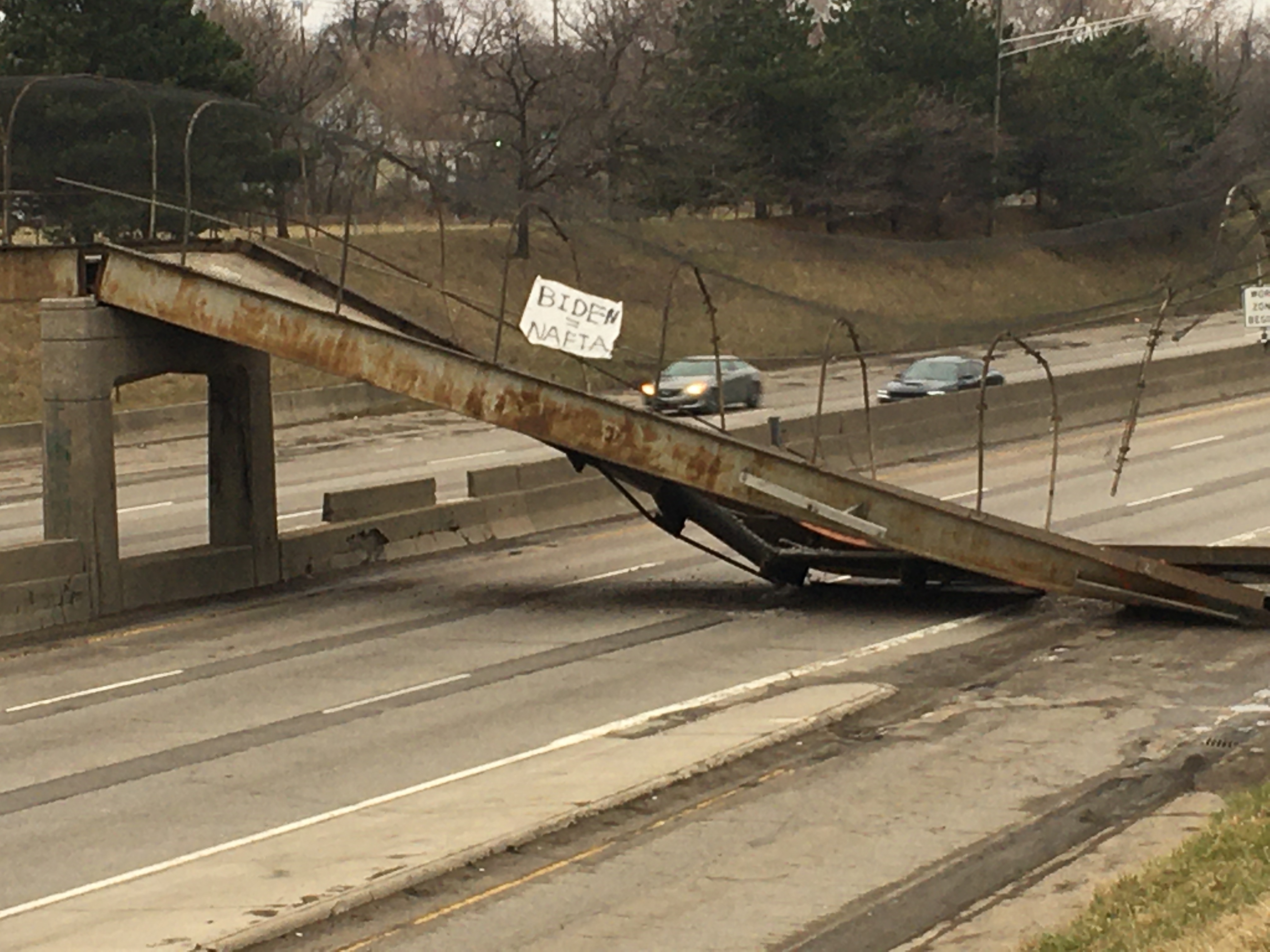 Pedestrian bridge collapses across I94 in Detroit, freeway closed for