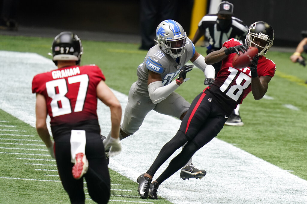 Atlanta Falcons wide receiver Julio Jones (11) walks off the field against  the Green Bay Packers