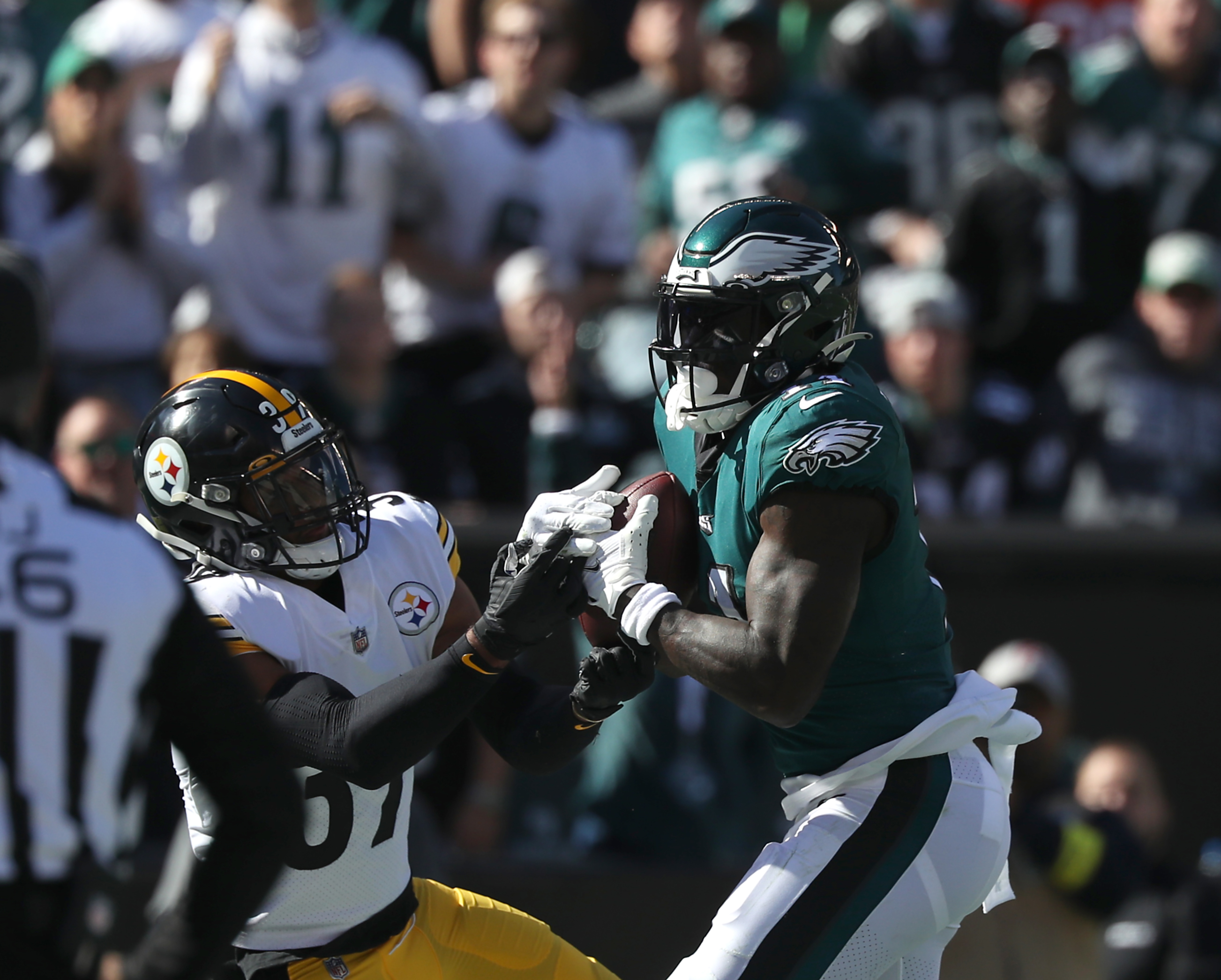 A.J. Brown's second touchdown catch puts the Eagles back on top of the  Steelers