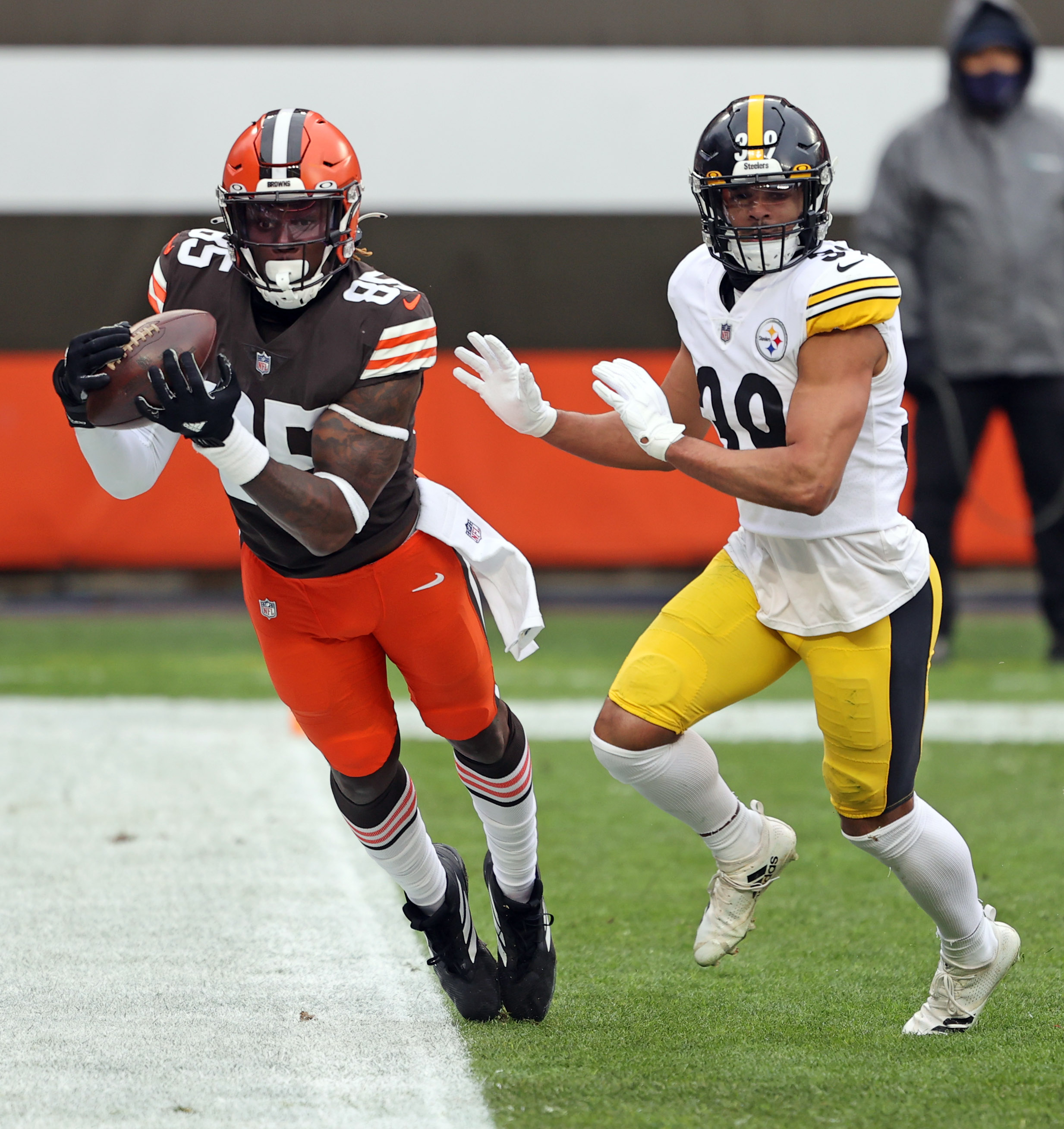 Baker Mayfield, Browns 'not satisfied' with elusive playoff win over  Steelers