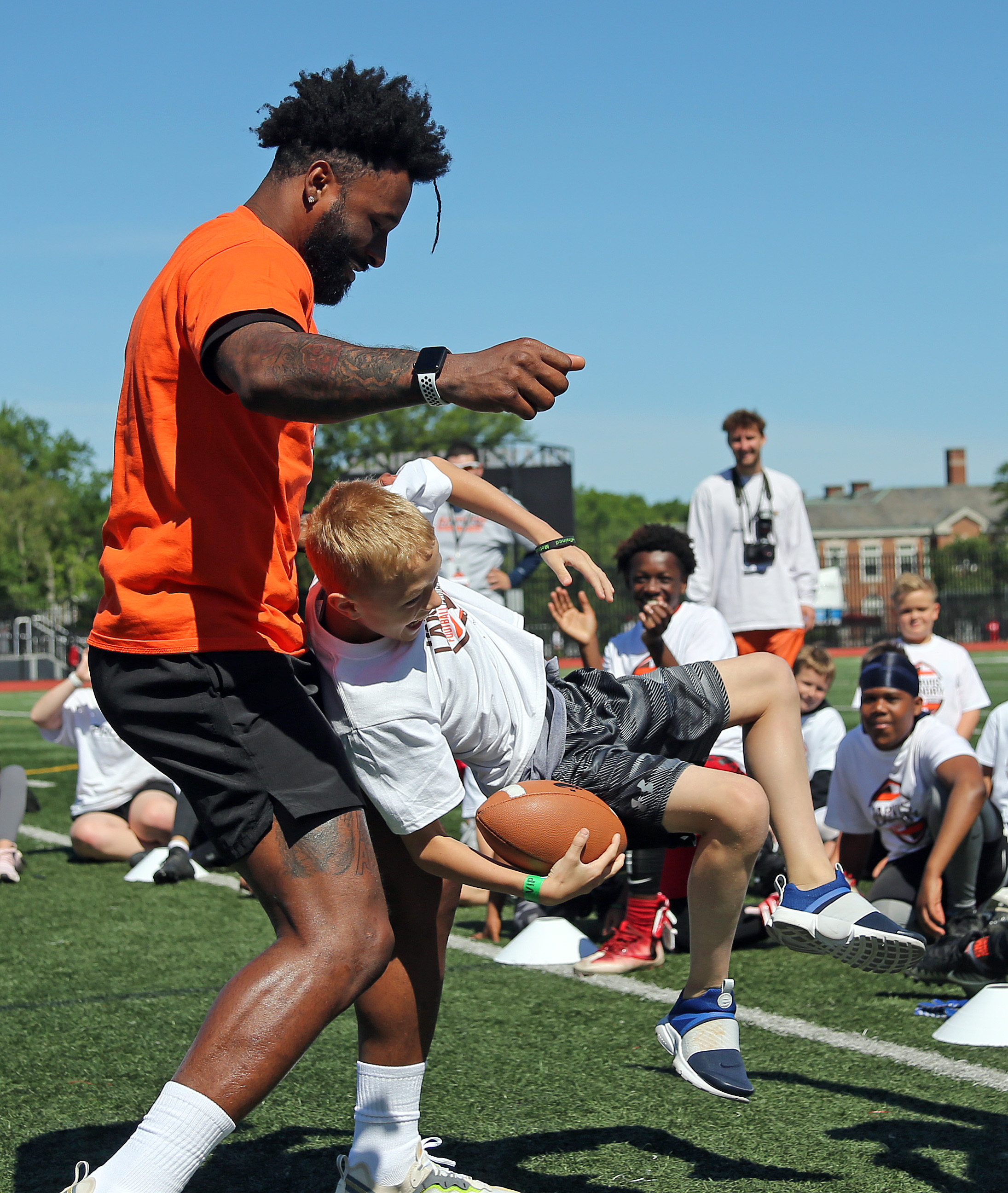 Browns' Jarvis Landry teaches youths at his football ProCamp (video/photos)  