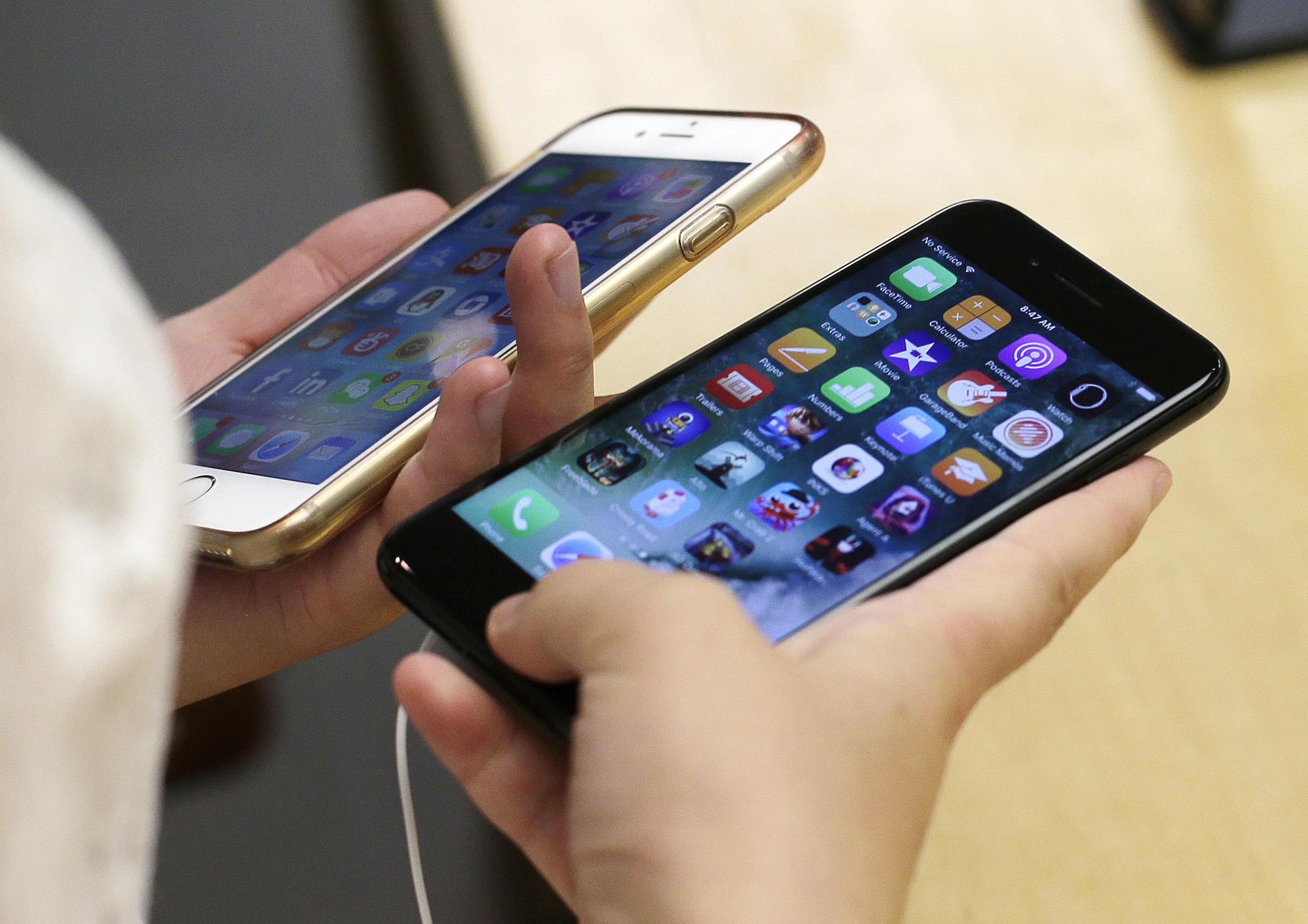 Apple has started paying iPhone settlement money. Did you qualify?