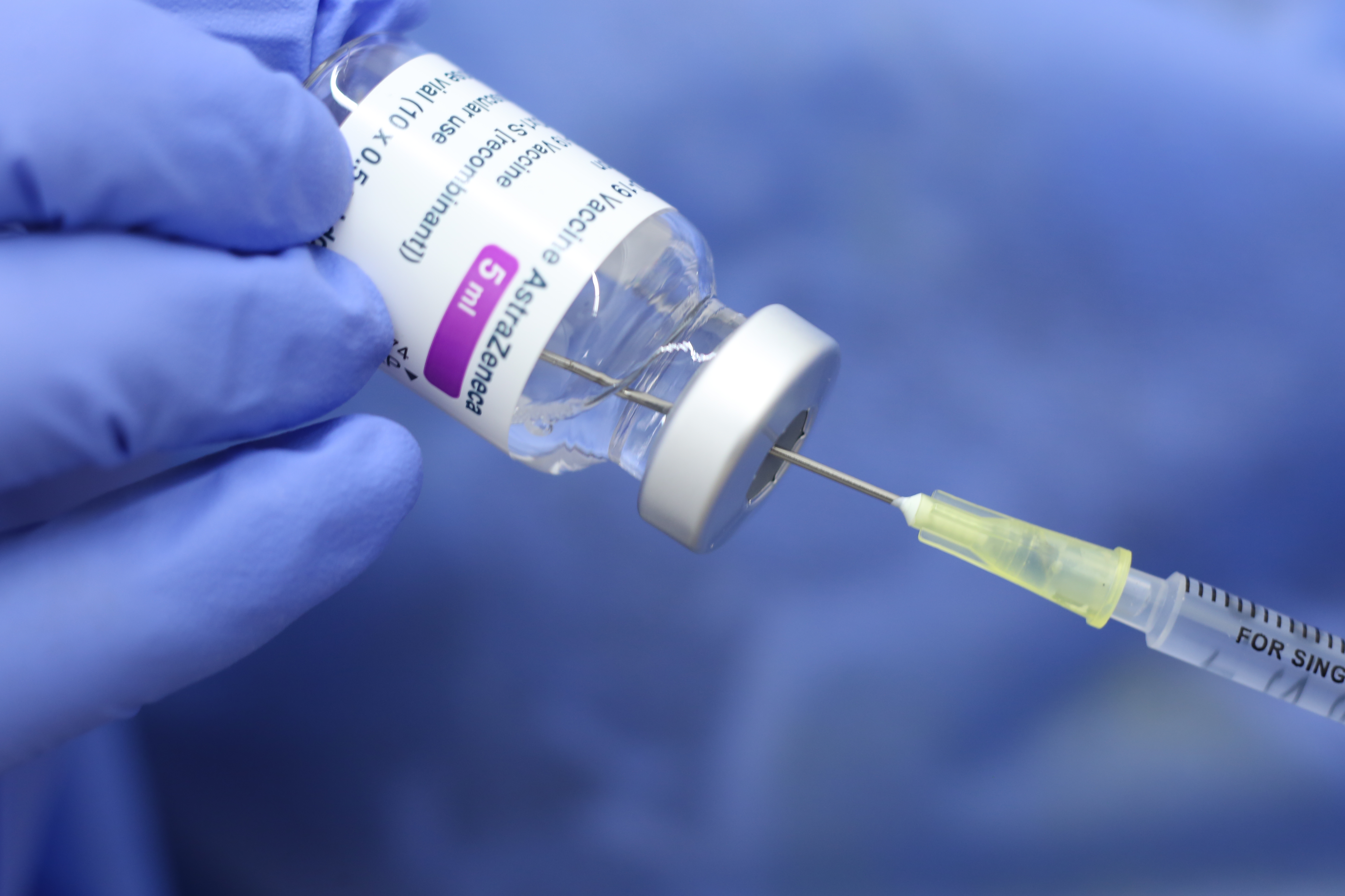 Замораживание вакцинальных препаратов приводит к:. Прививка тромбы