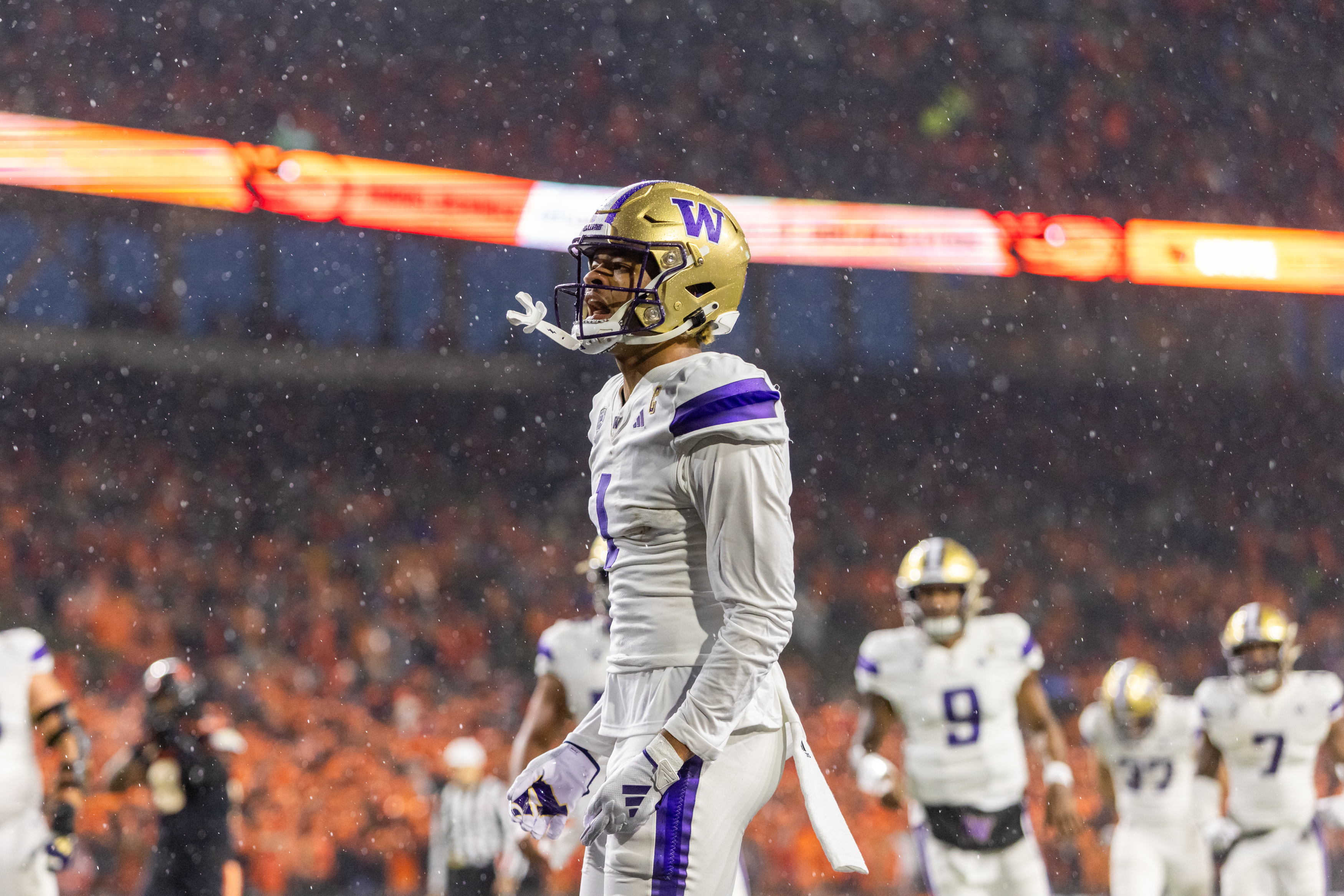 No. 5 Washington clinches Pac-12 championship berth with 22-20 victory over  No. 10 Oregon State