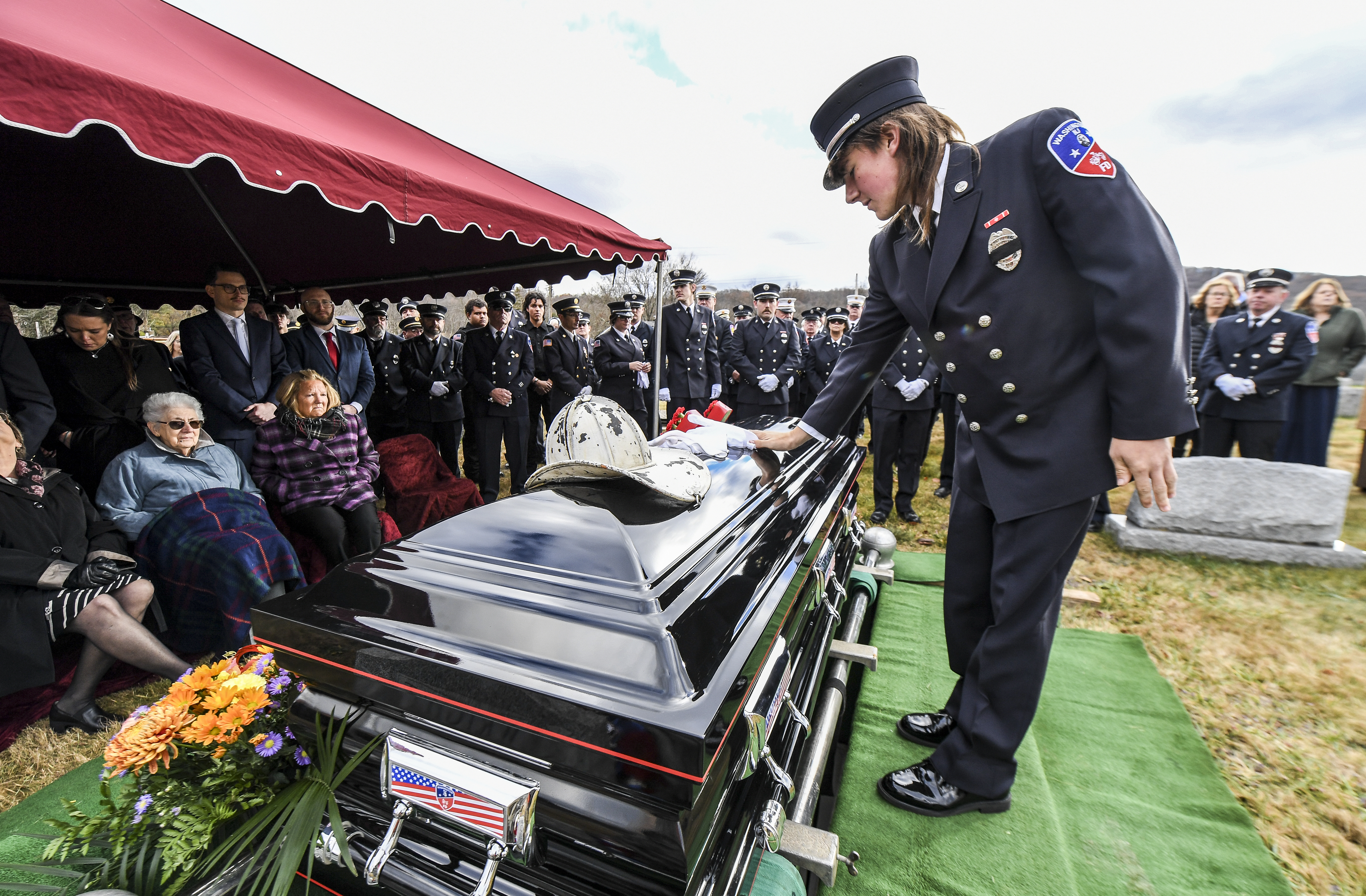 Firefighters, community pay respects to former Washington Fire Chief