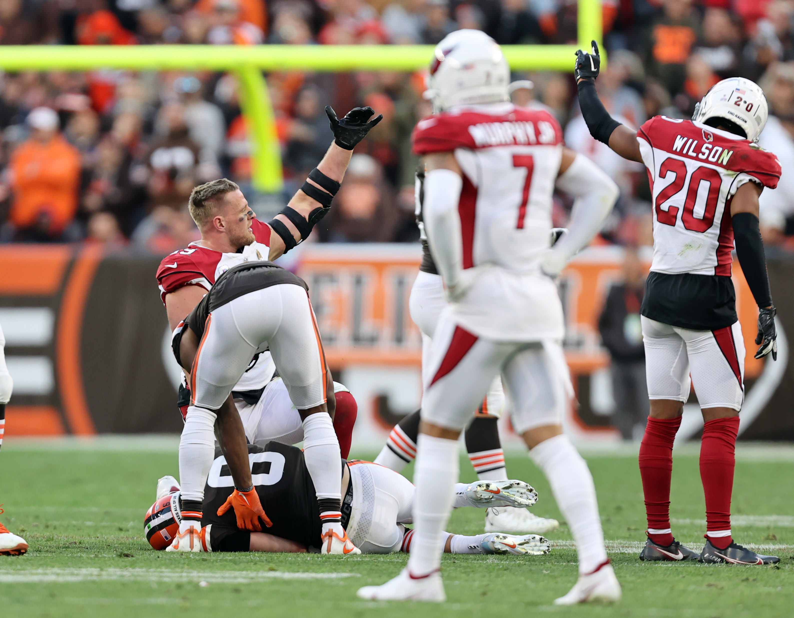 Baker Mayfield holds postgame press conference with left arm in sling