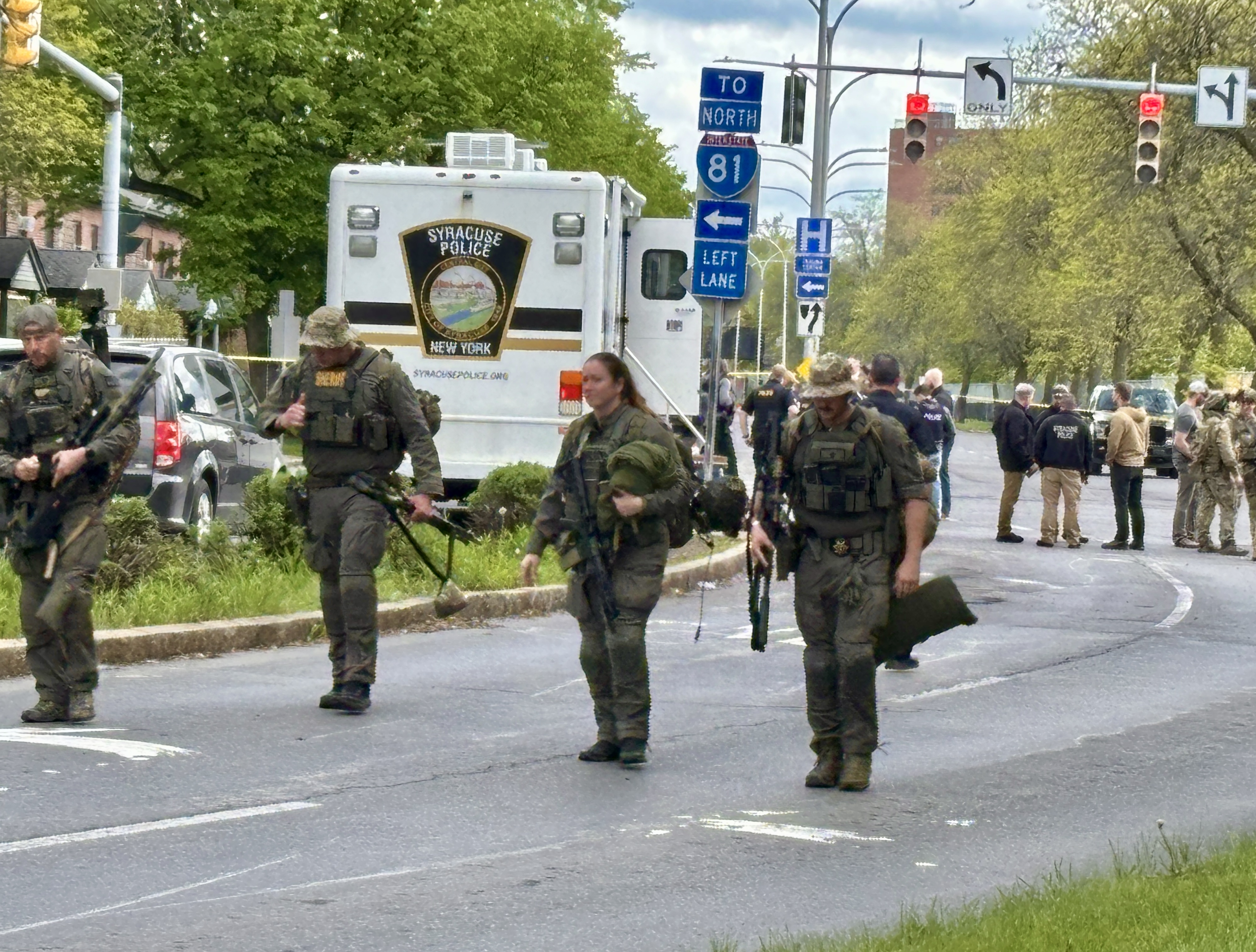 3 police officers wounded in shooting in Syracuse - syracuse.com