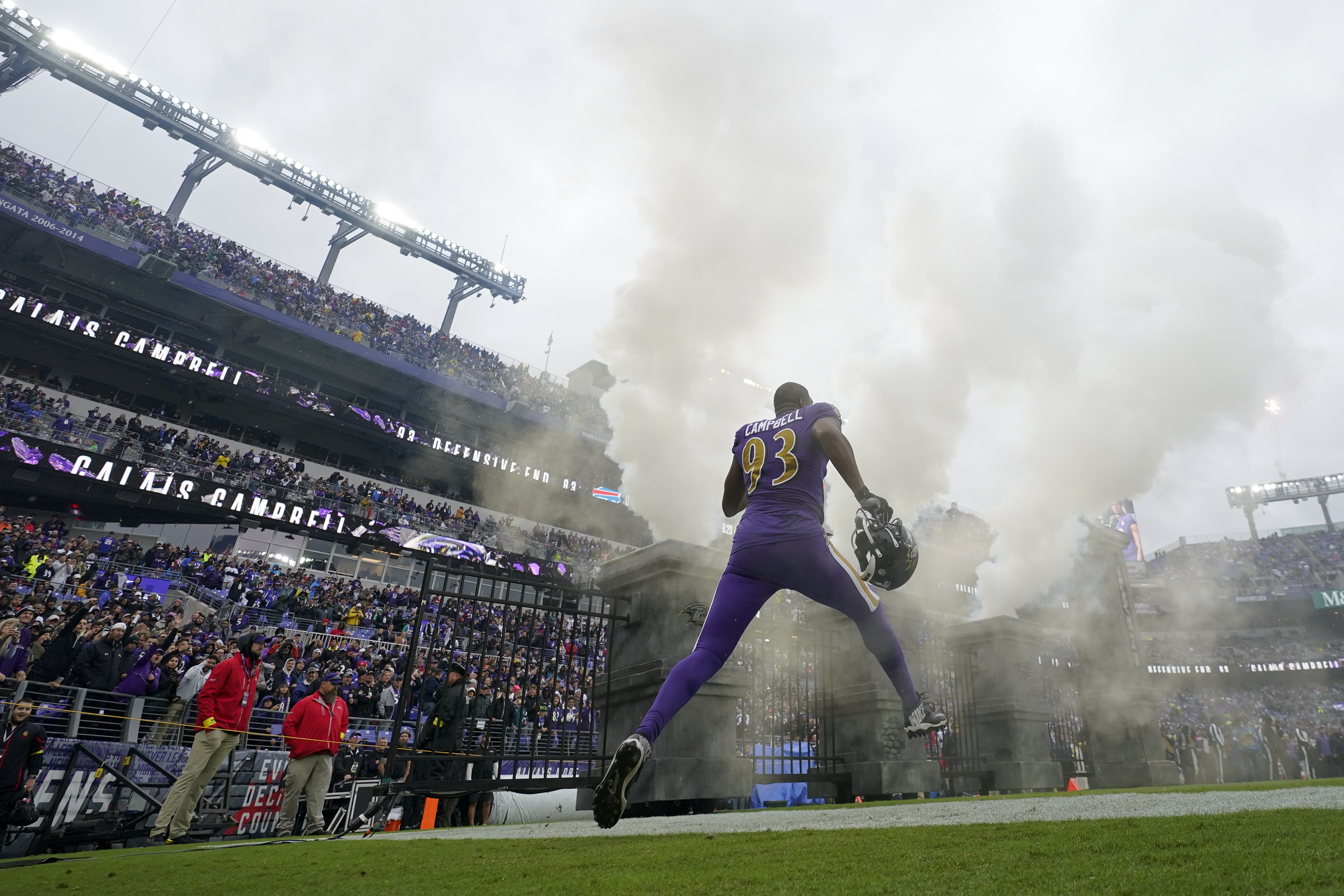 Jaguars reportedly trade DE Calais Campbell to Ravens