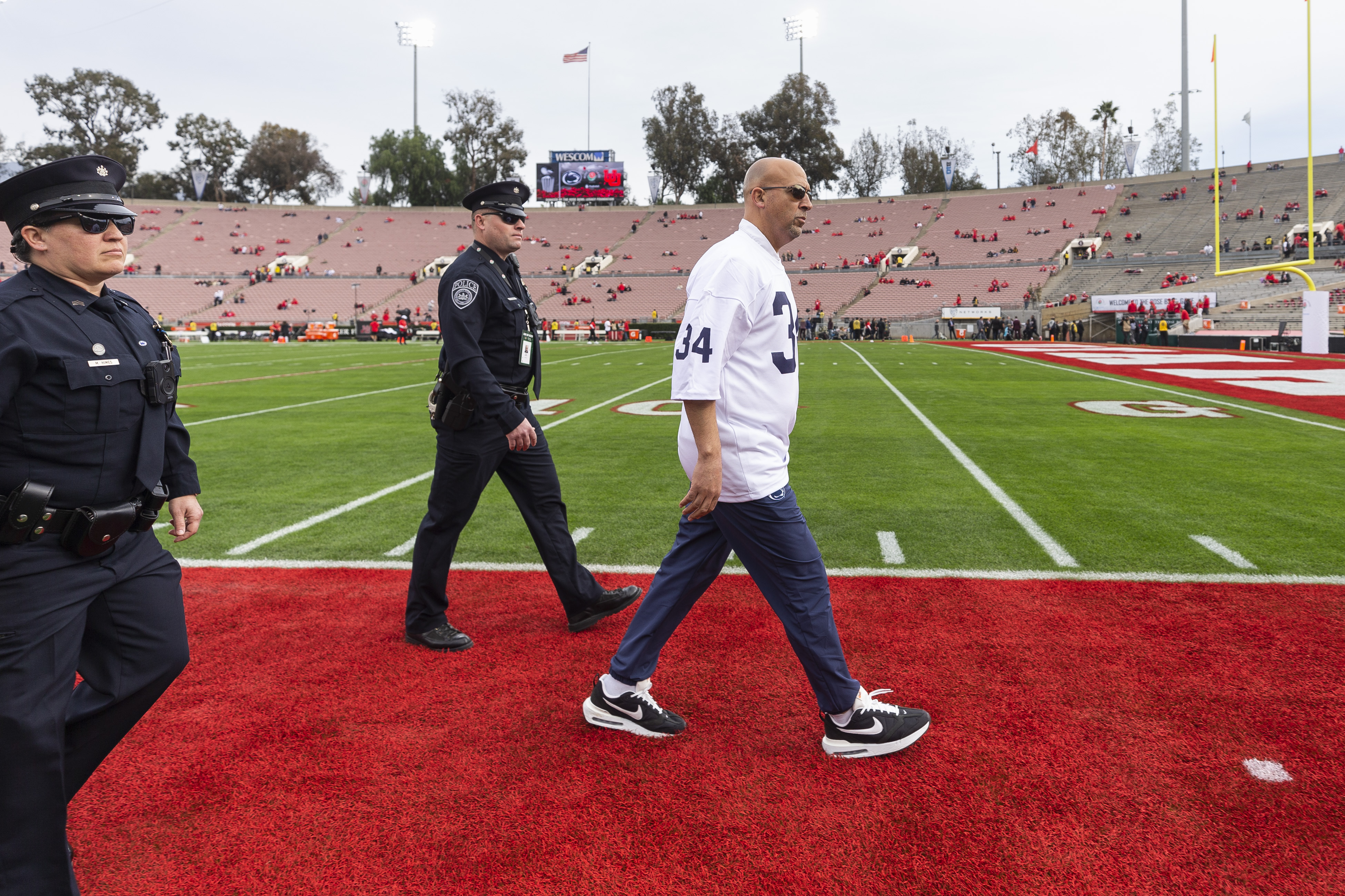 Penn State honors Franco Harris ahead of Rose Bowl