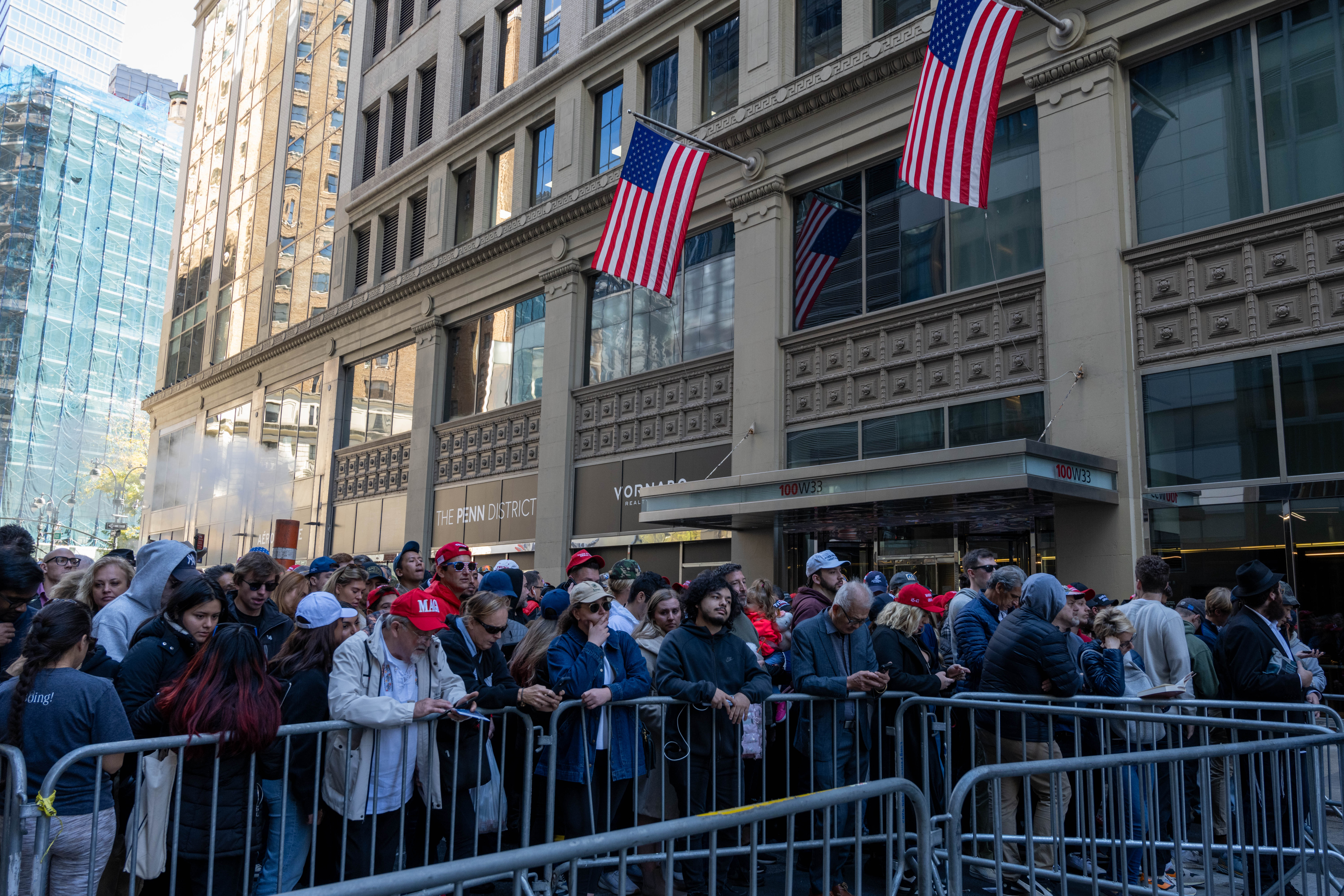 New Yorkers flock to Donald Trump's Madison Square Garden rally ...