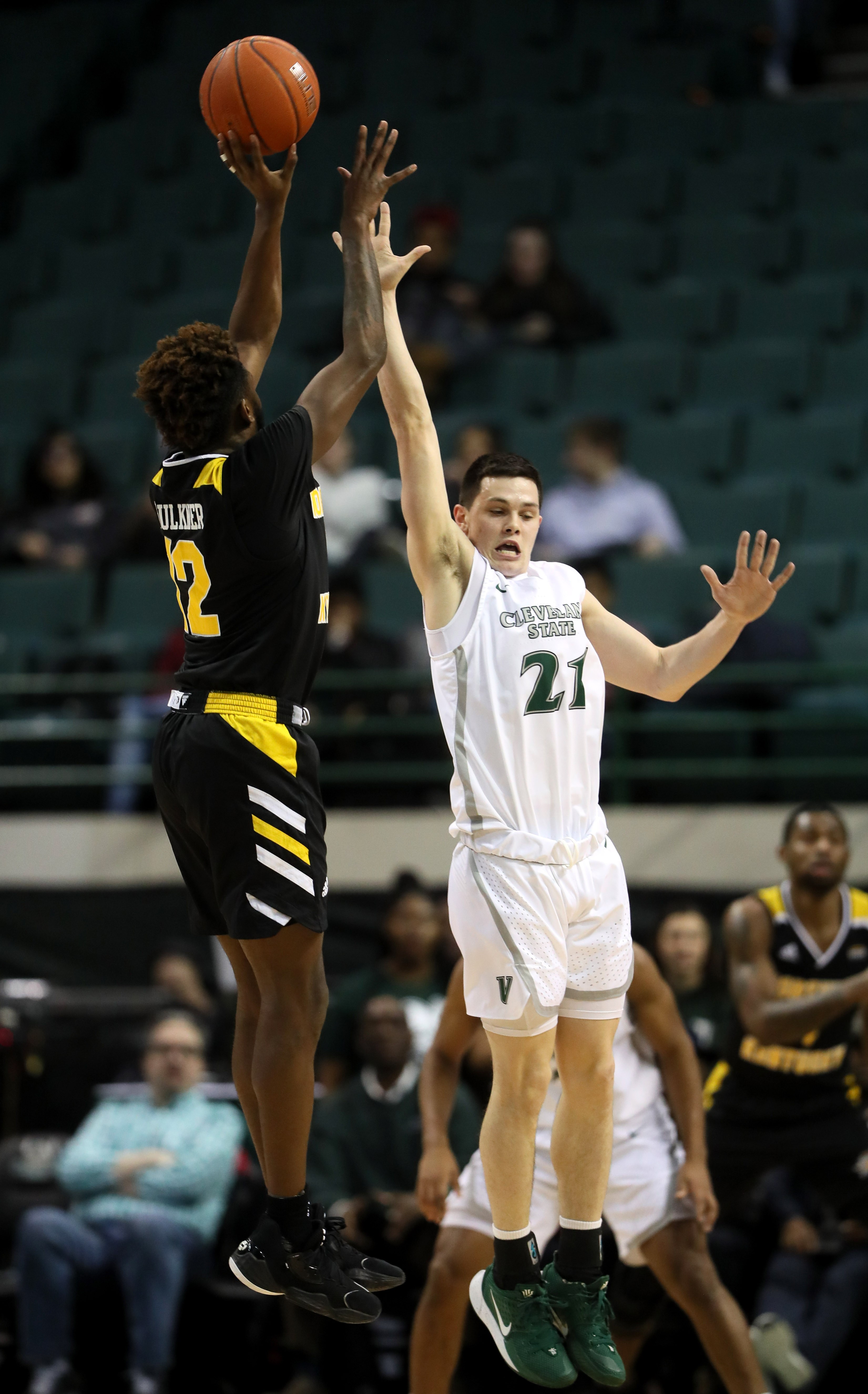 Scott Garrett's gamble and the amazing rise of Cleveland State basketball  under Dennis Gates – Terry Pluto 