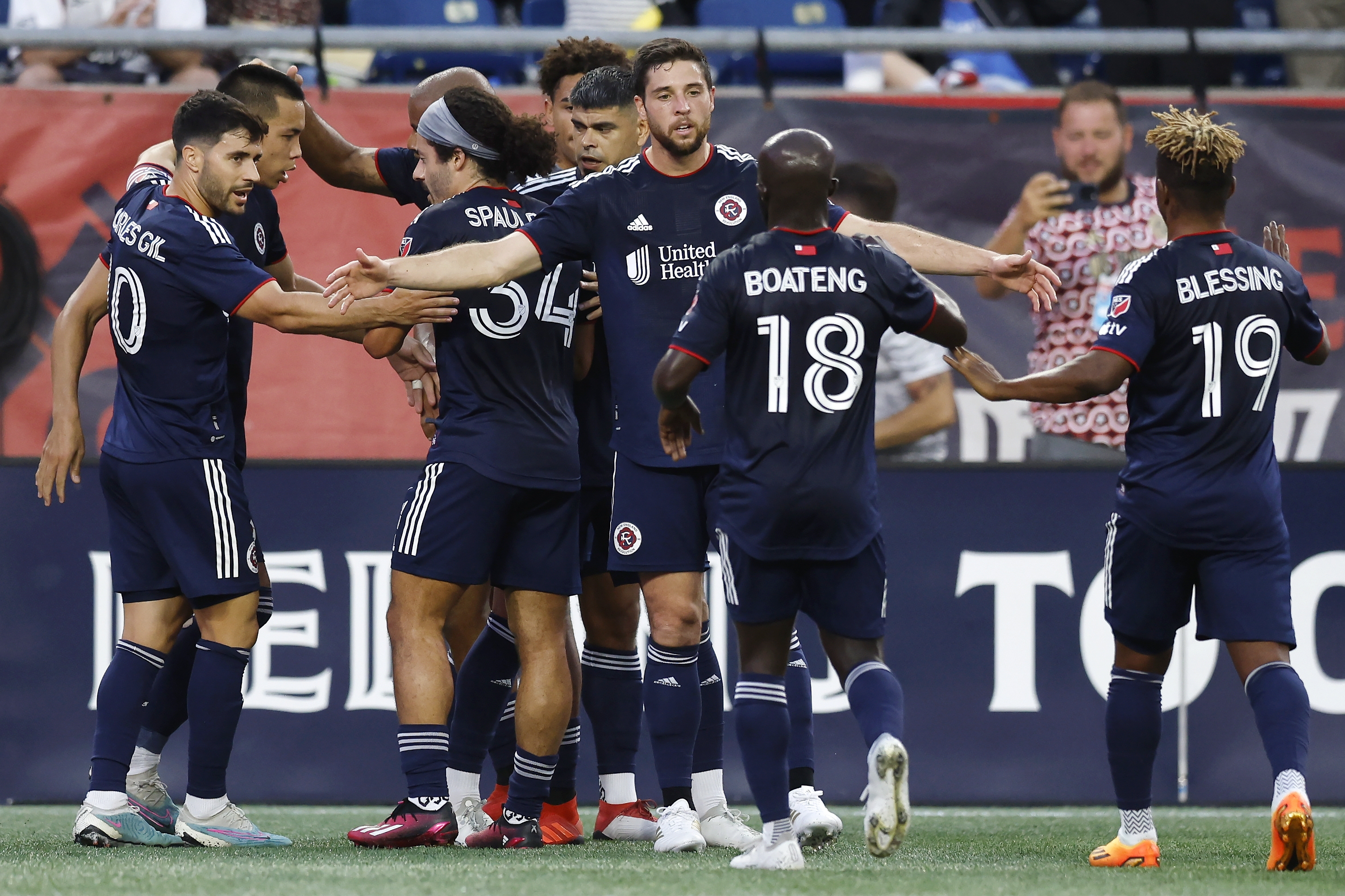 FC Cincinnati fall at first place New England Revolution