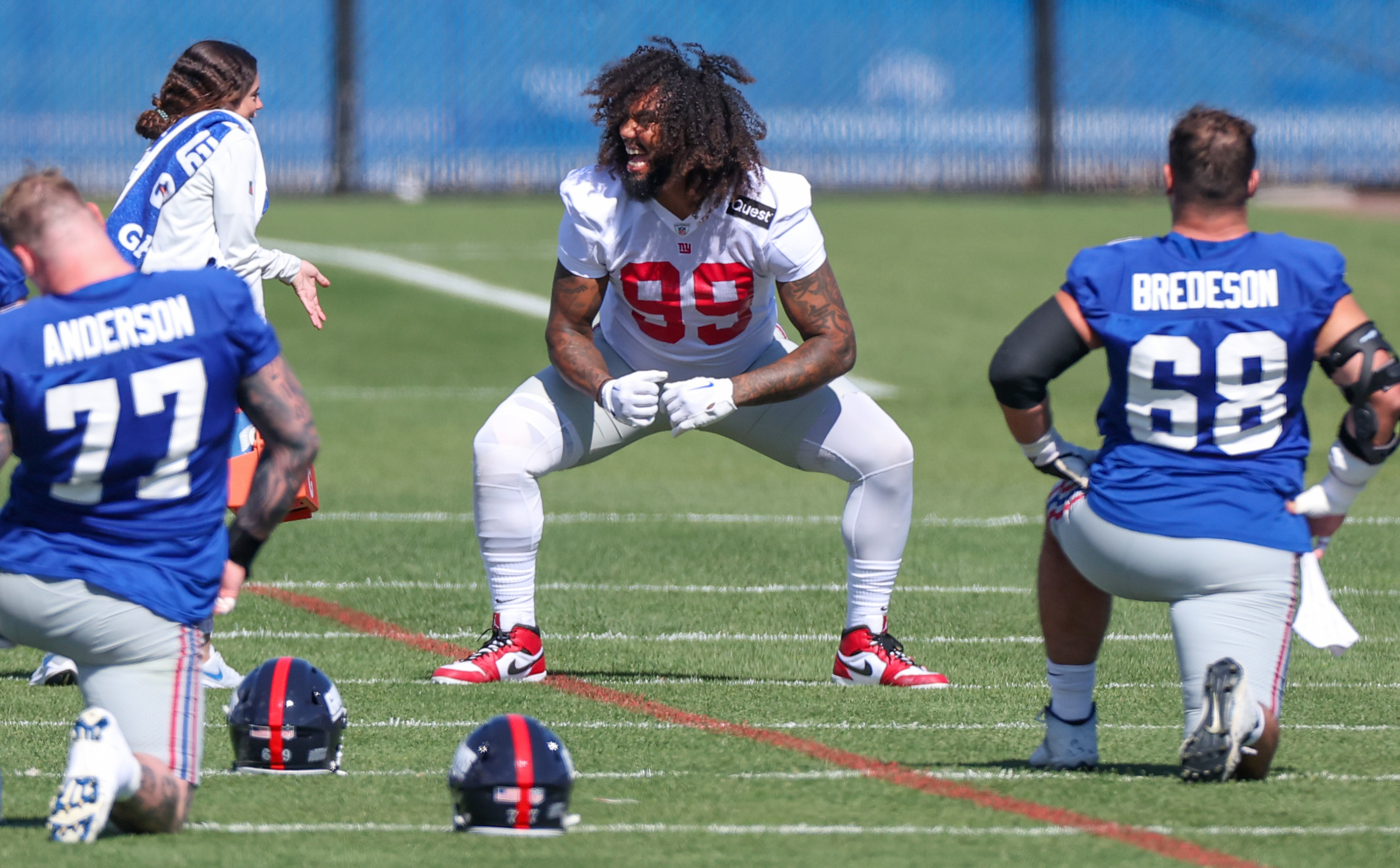 New York Giants defensive end Leonard Williams (99) walks off the field  after an NFL football game against the Chicago Bears, Sunday, Jan. 2, 2022,  in Chicago. (AP Photo/Kamil Krzaczynski Stock Photo - Alamy