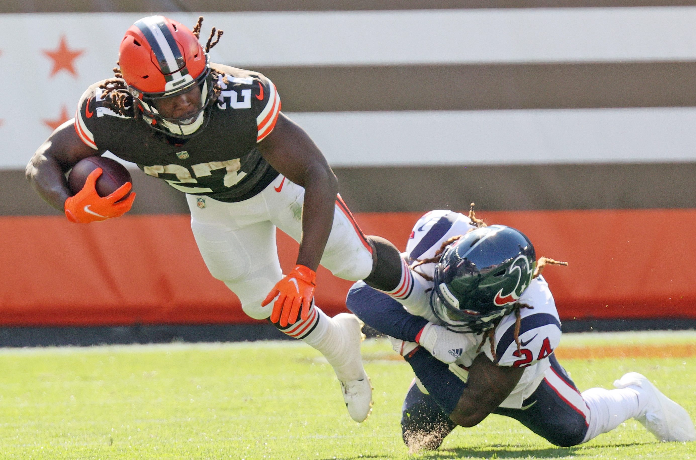 Watch Kareem Hunt rush for a 24-yard touchdown to give the Browns