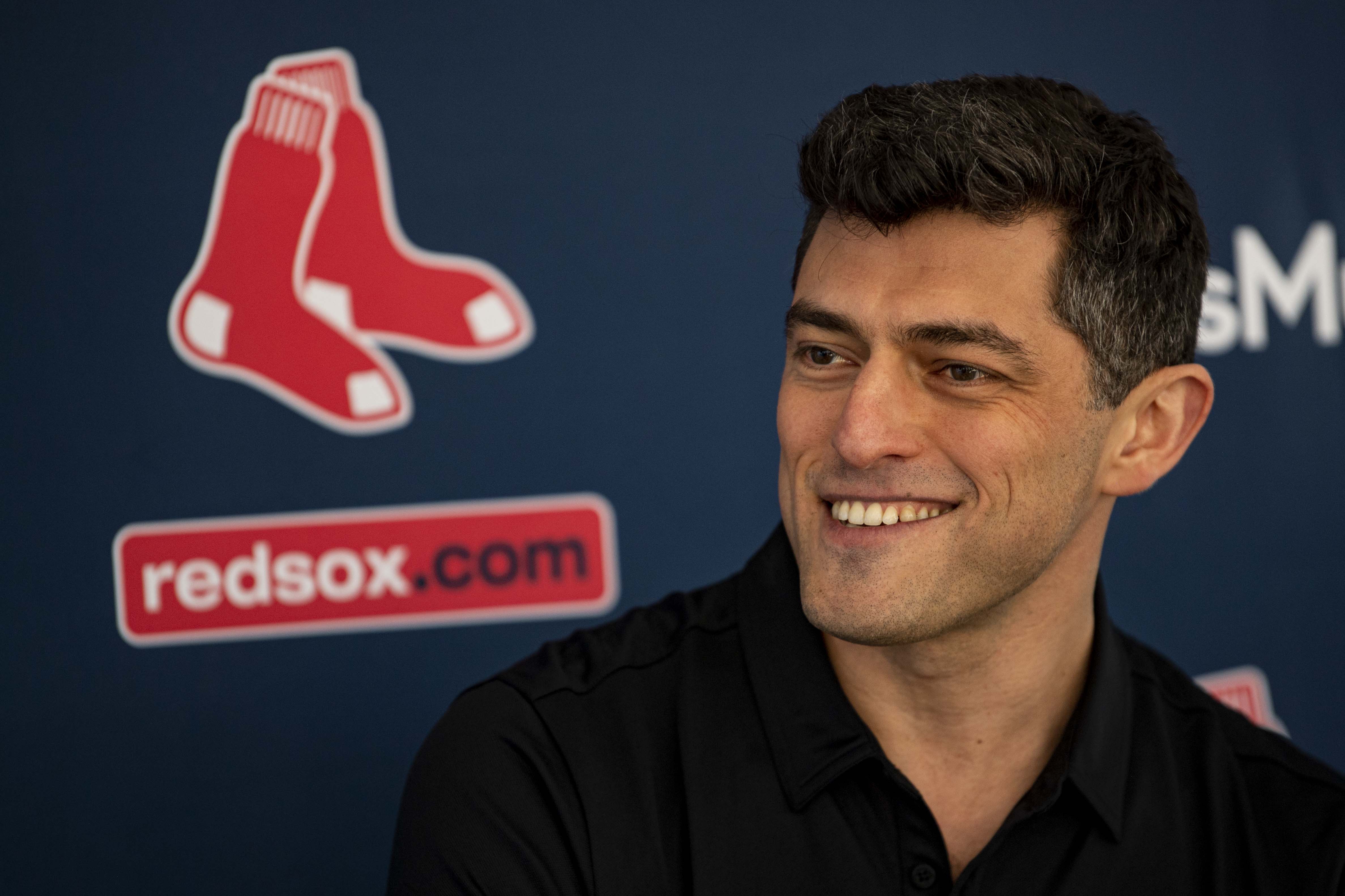 124 photos et images de Red Sox Team Store - Getty Images