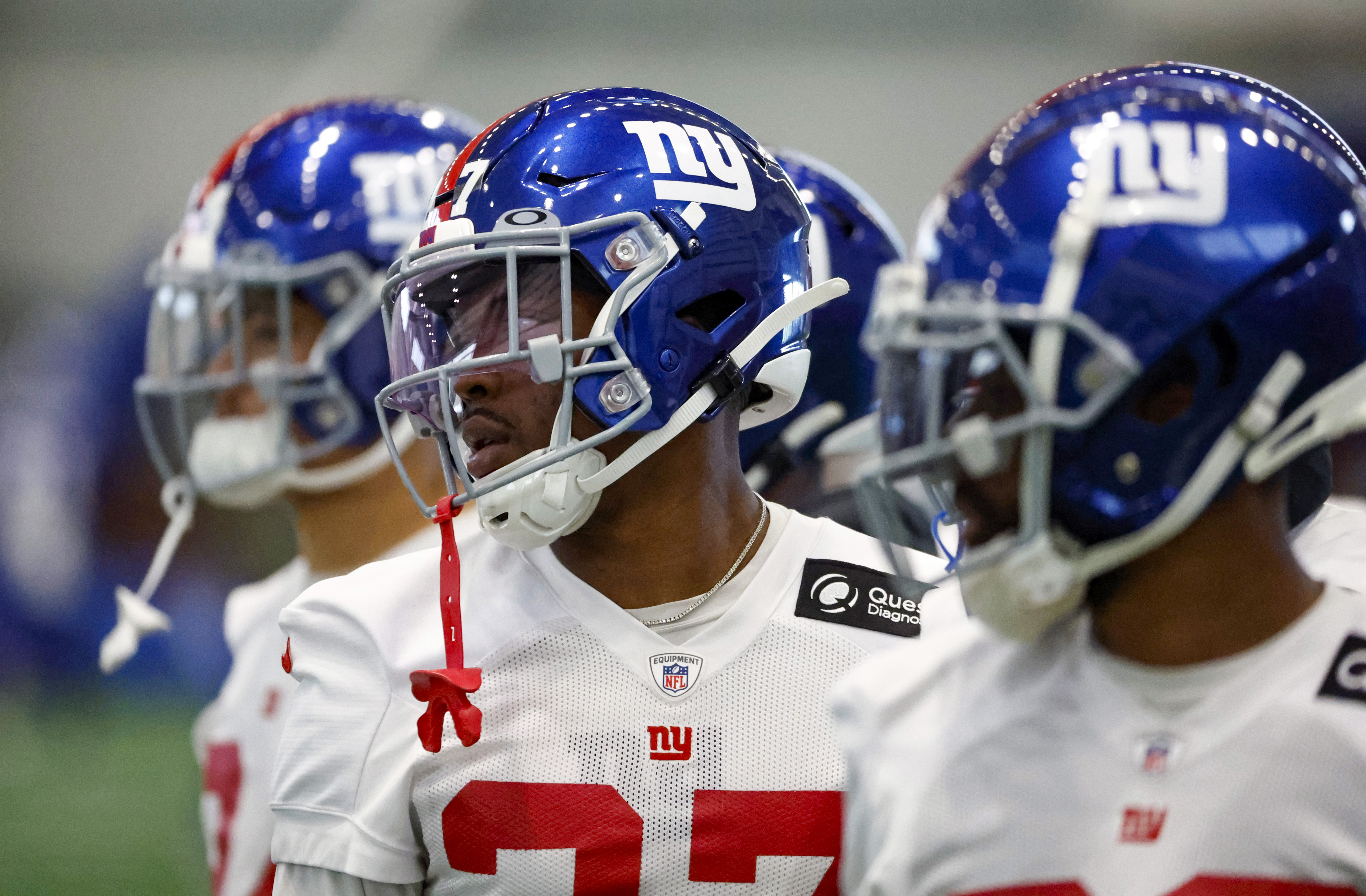 New York Giants cornerback Jason Pinnock (27) takes the field to