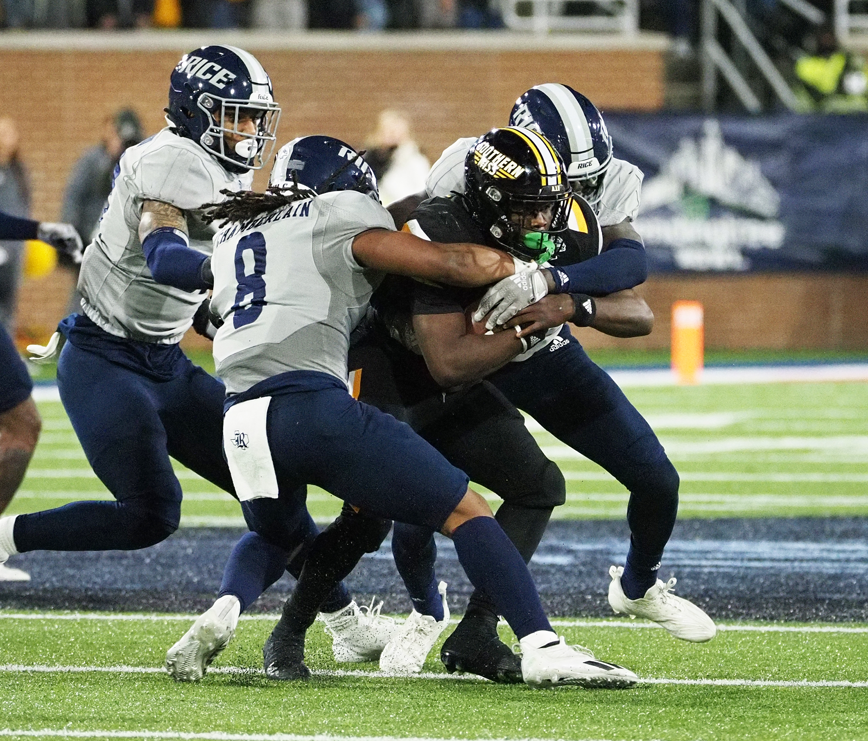 Southern Miss' Frank Gore Jr breaks bowl game rushing record, aunt crashes  interview